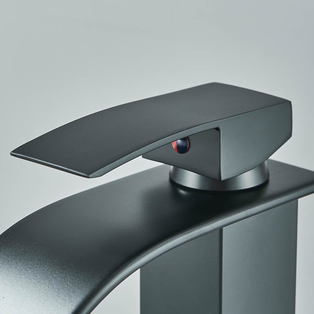 Bateria pentru lavoar, curgere tip cascada, negru mat, cod 1487