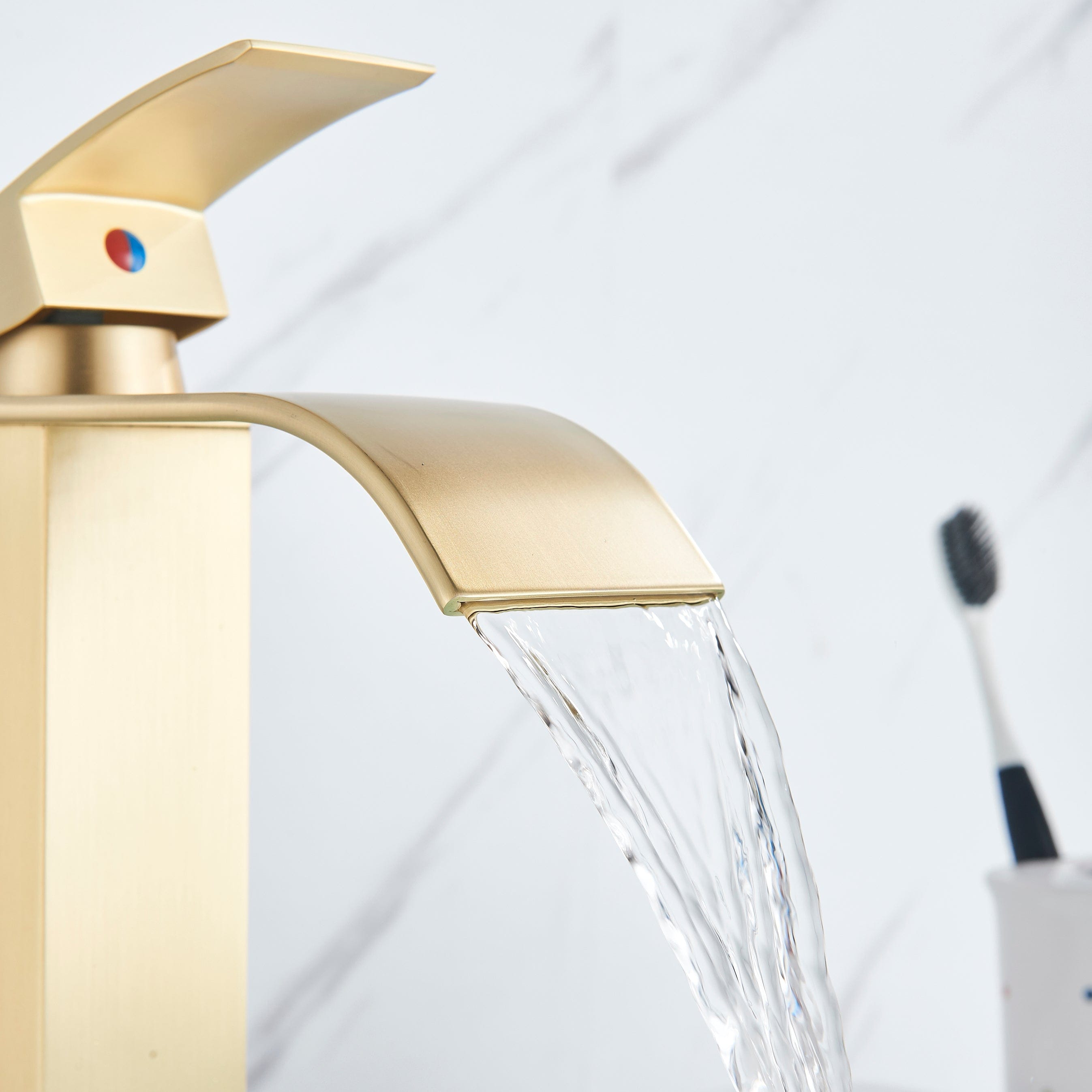 Bateria pentru lavoar Eigens, curgere tip cascada, auriu nichelat, cod 1377