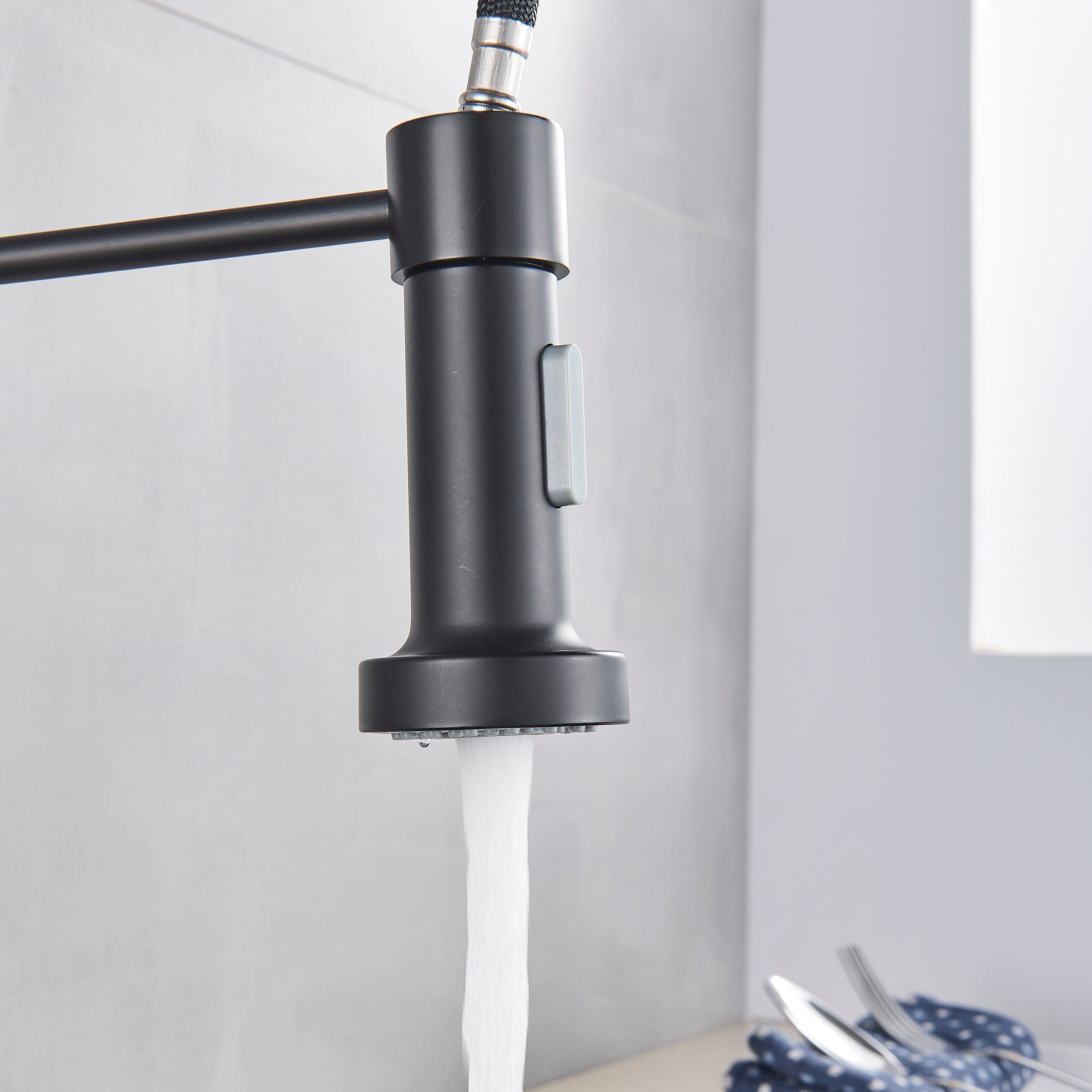 Bateria profesionala pentru bucatarie Heim Matte, cu 2 functii de curgere, dus extractibil, senzor tactil de pornire/oprire, negru mat, cod 1391