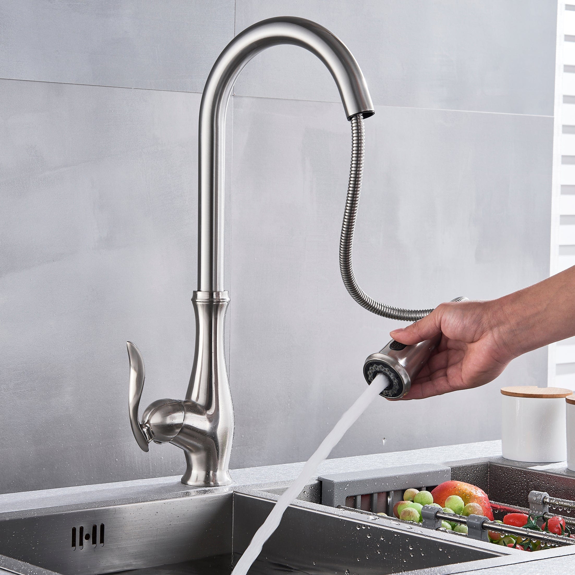 Bateria profesionala pentru bucatarie Shein, cu 2 functii de curgere, dus extractibil, argintiu nichelat, cod 1387