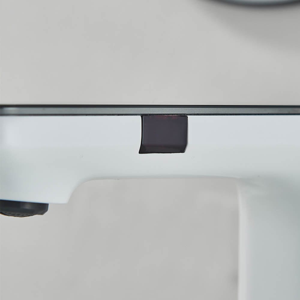 Baterie baie cu afisaj digital si senzor touchless, alb, cod 1477