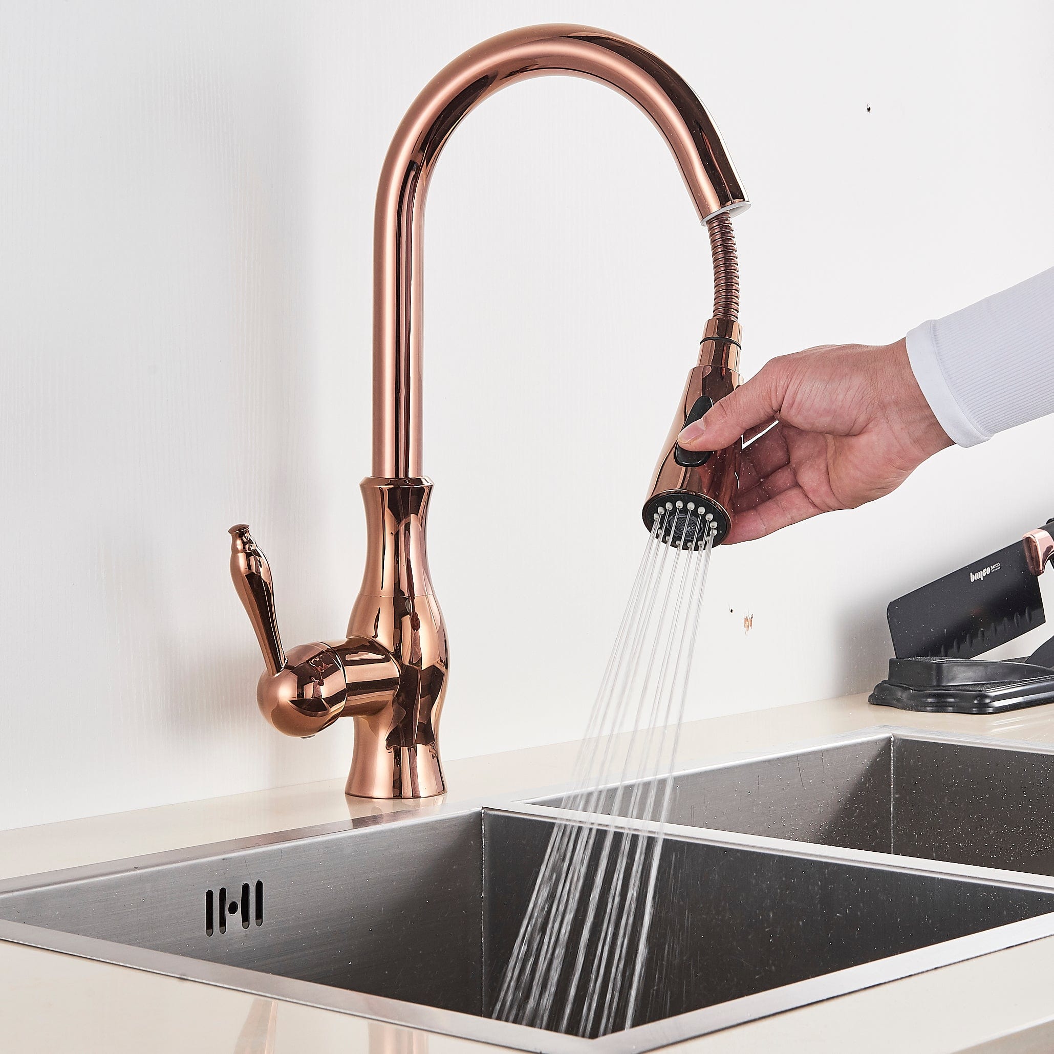 Baterie bucatarie culoare cupru, cu dus extractibil si 2 functii de curgere a apei, cod 1272