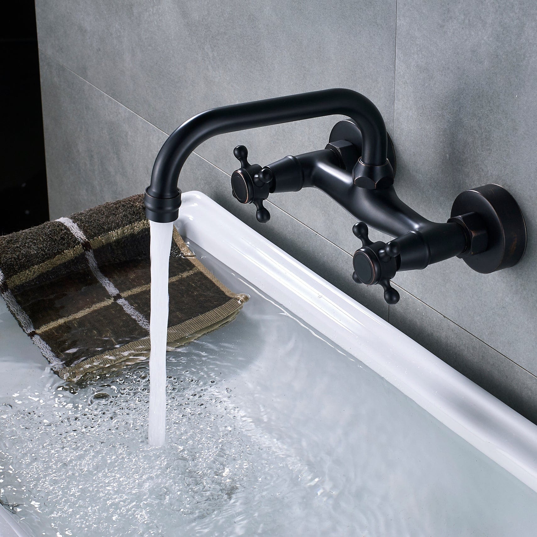 Baterie cu montare pe perete in stil victorian, cu doua manere, negru mat, cod 1294