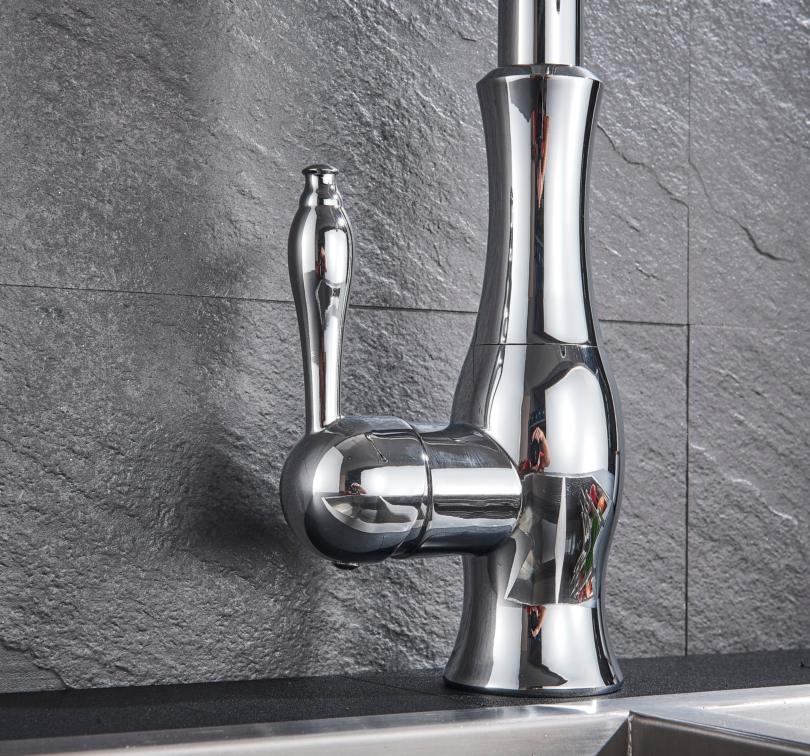 Baterie de bucatarie, cromata, cu furtun extractibil si 2 functii de curgere a apei, cod 1321