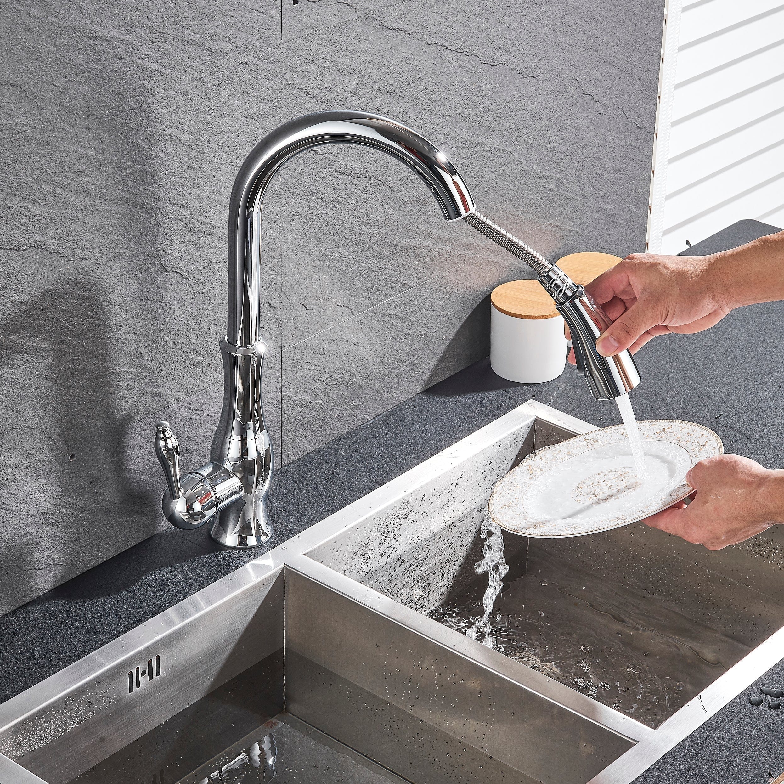 Baterie de bucatarie, cromata, cu furtun extractibil si 2 functii de curgere a apei, cod 1321