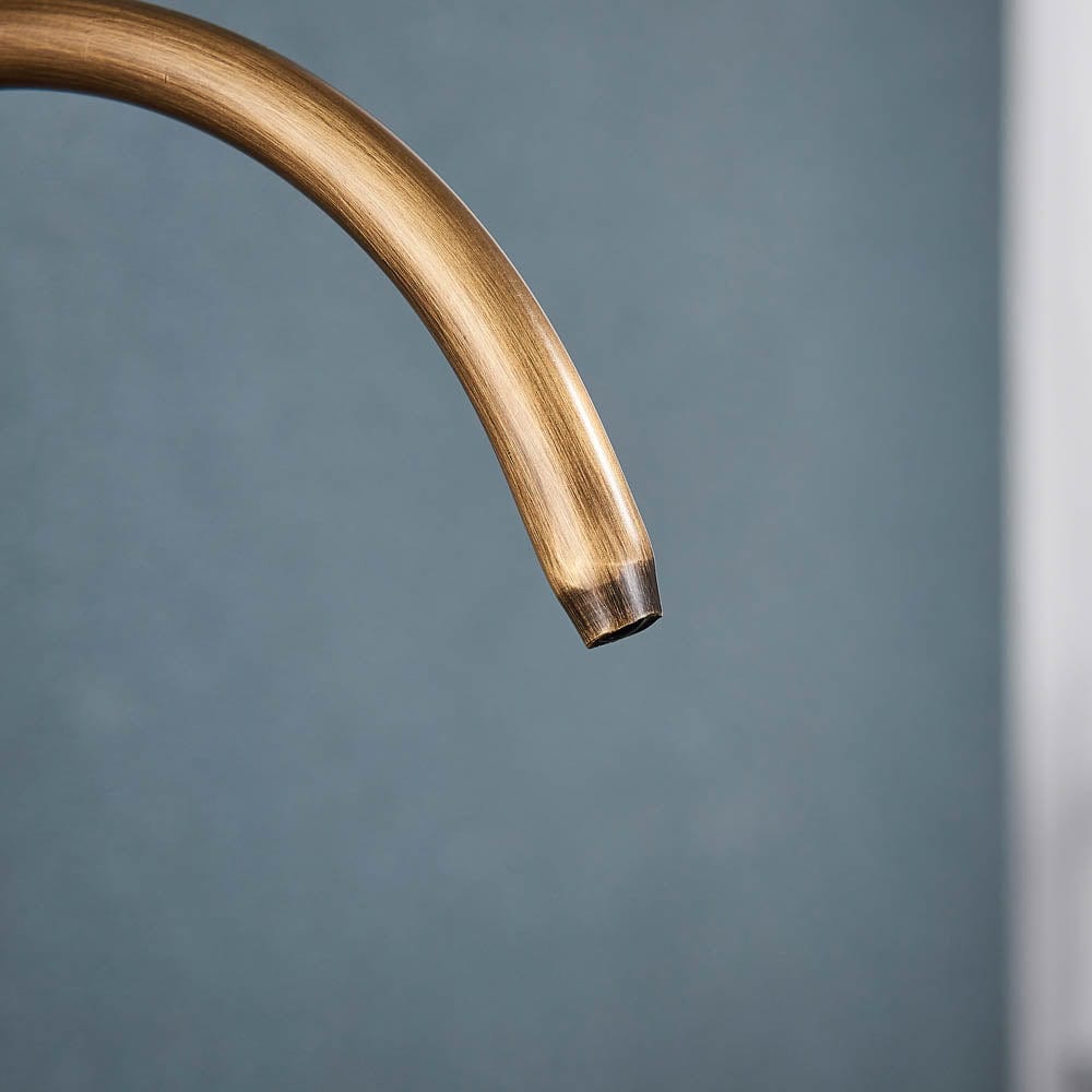 Baterie de bucatarie cu 3 căi, auriu antichizat, cu 2 funcții de curgere și duș extractibil, cod 1493