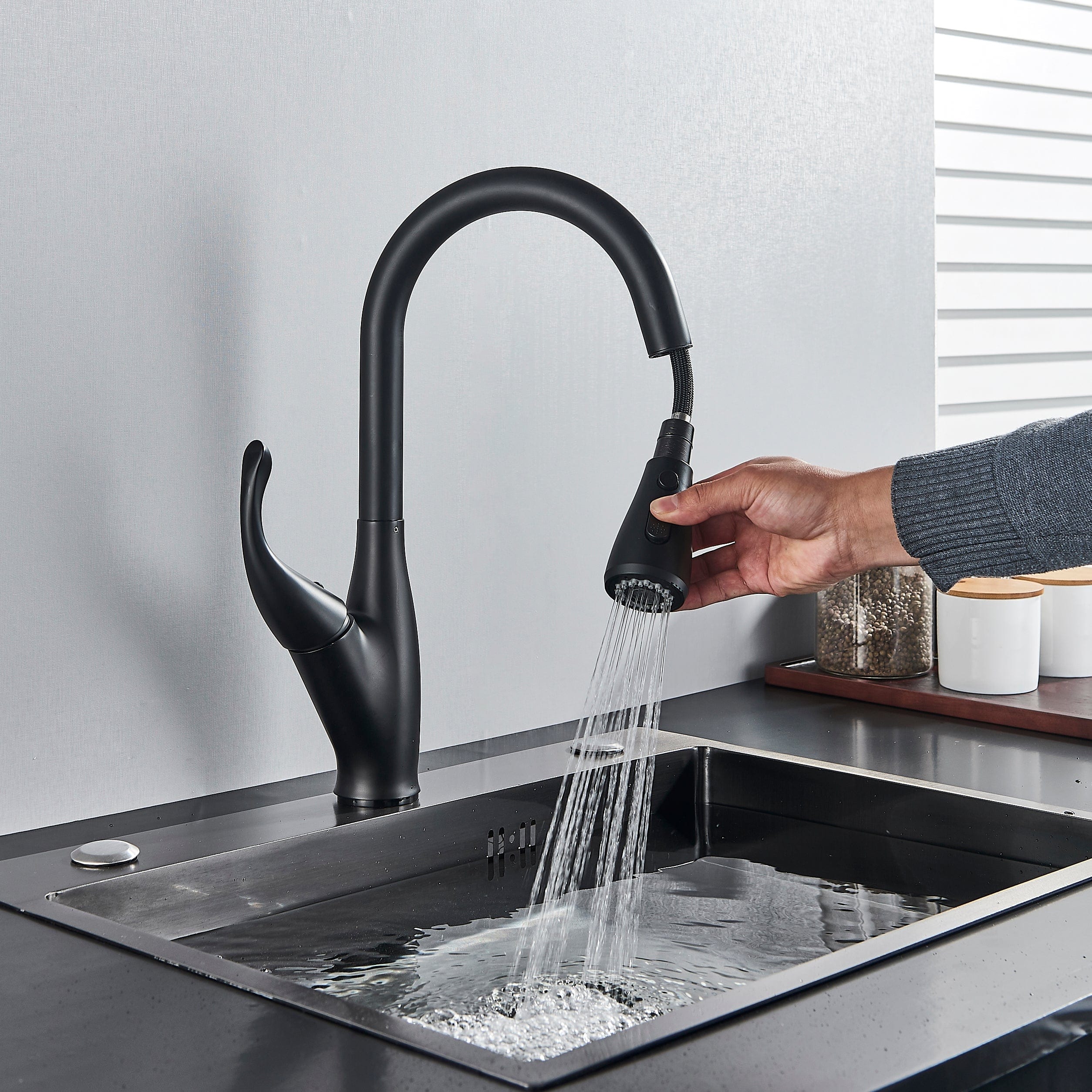 Baterie de bucatarie Kochen Matte, negru mat, cu 2 functii de curgere si dus extractibil, cod 1382 casavie