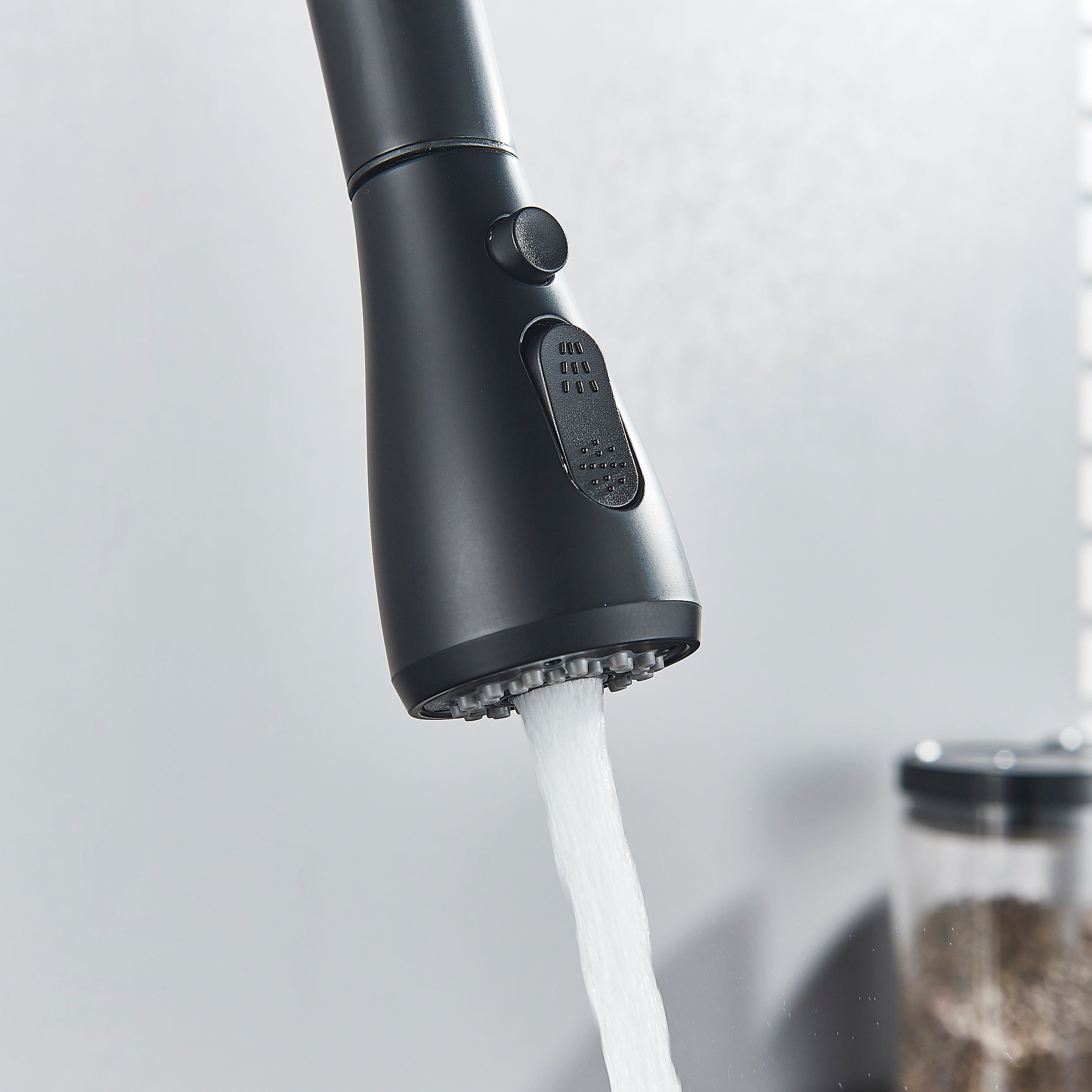 Baterie de bucatarie Kochen Matte, negru mat, cu 2 functii de curgere si dus extractibil, cod 1382