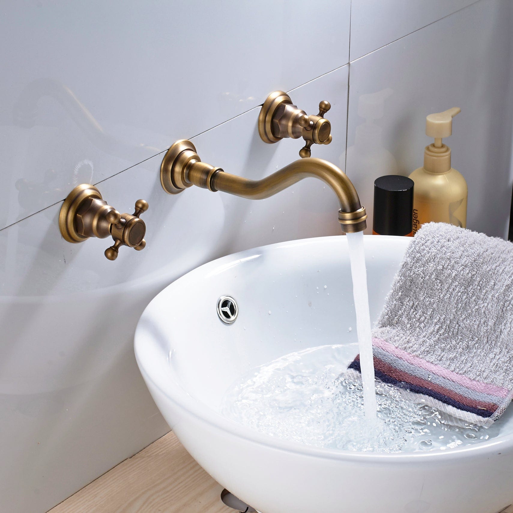 Baterie lavoar Chester cu montare in perete, din alama, cu 2 manere, auriu antichizat, cod 1312