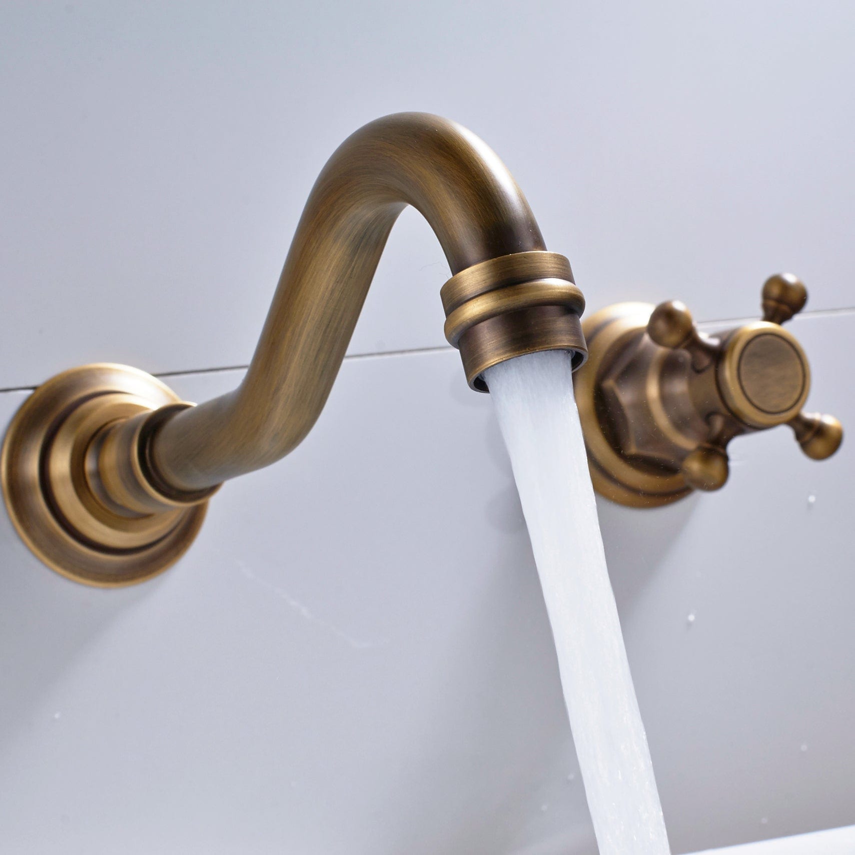 Baterie lavoar Chester cu montare in perete, din alama, cu 2 manere, auriu antichizat, cod 1312