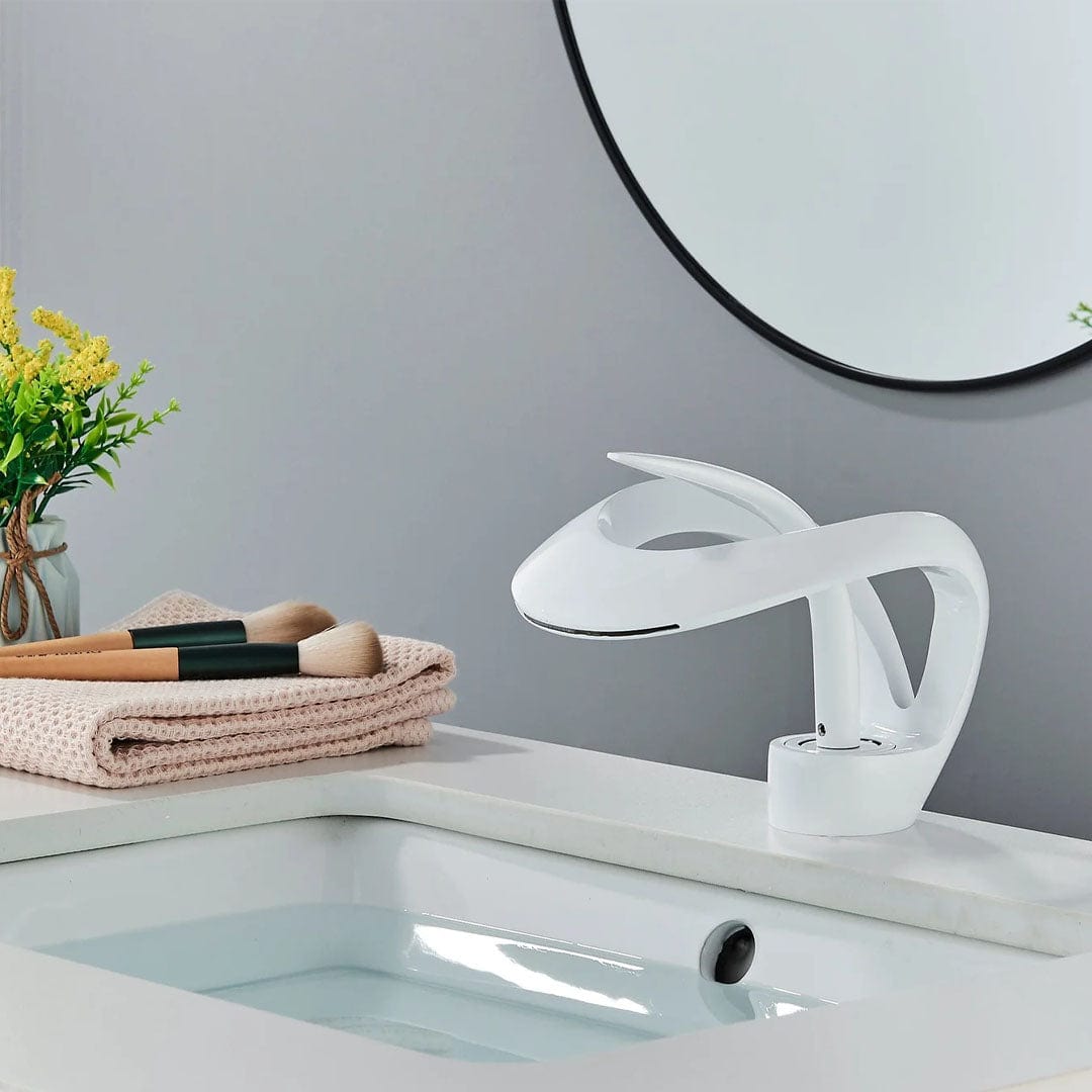 Baterie lavoar cu un singur maner si orificiu, tip cascada, alb lucios, cod 1637