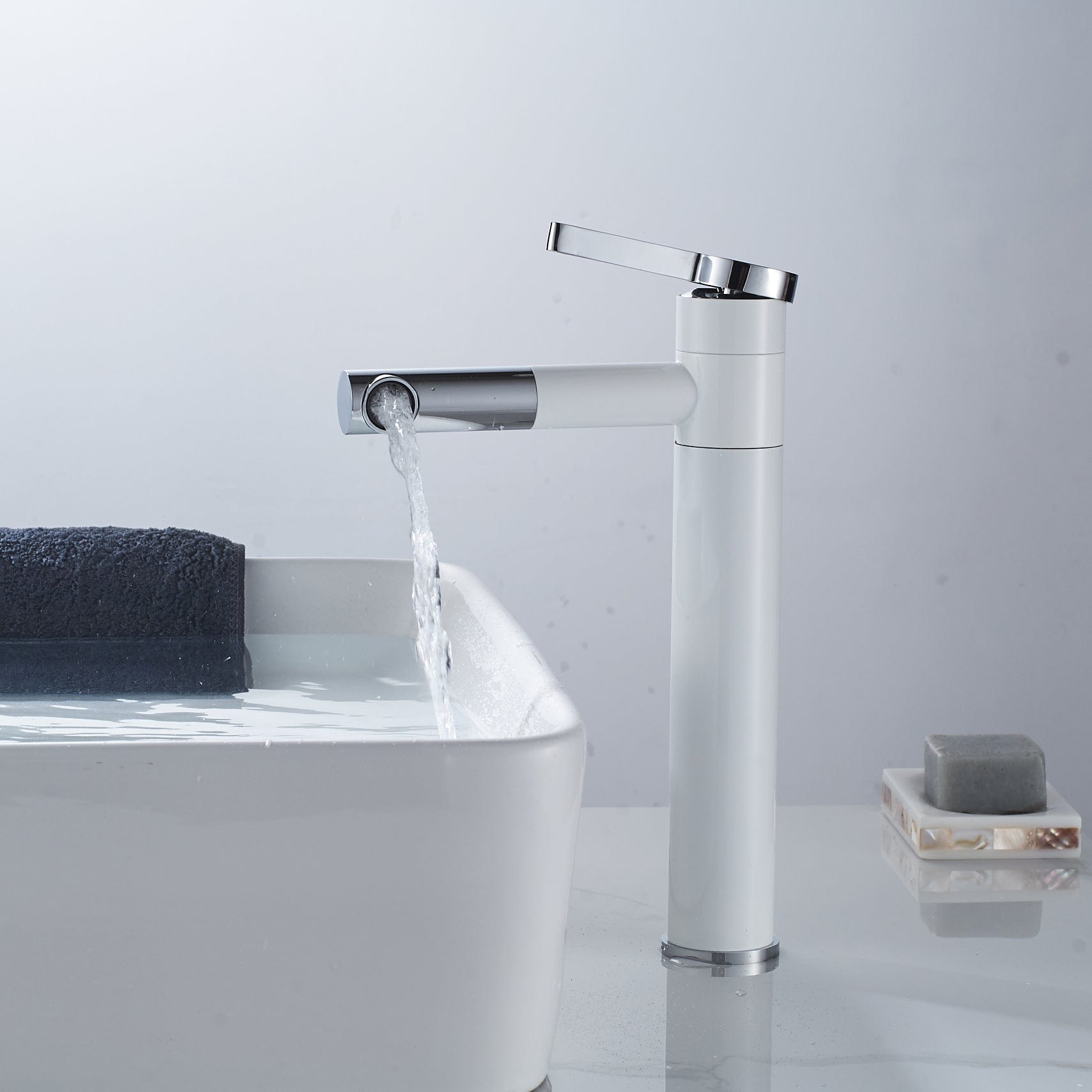 Baterie lavoar, din alama cu montare in blat, alb si cromat, cod 1295