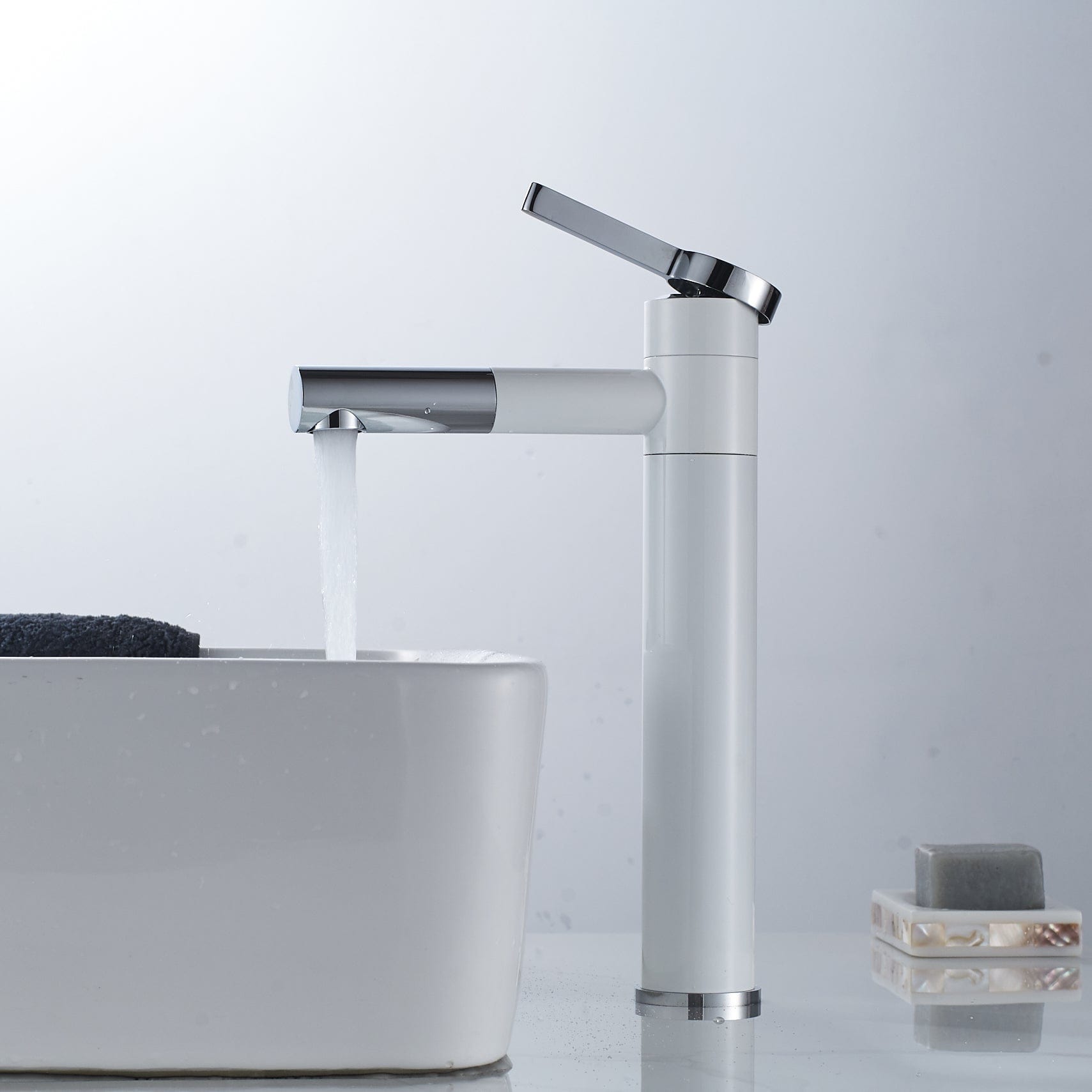 Baterie lavoar, din alama cu montare in blat, alb si cromat, cod 1295