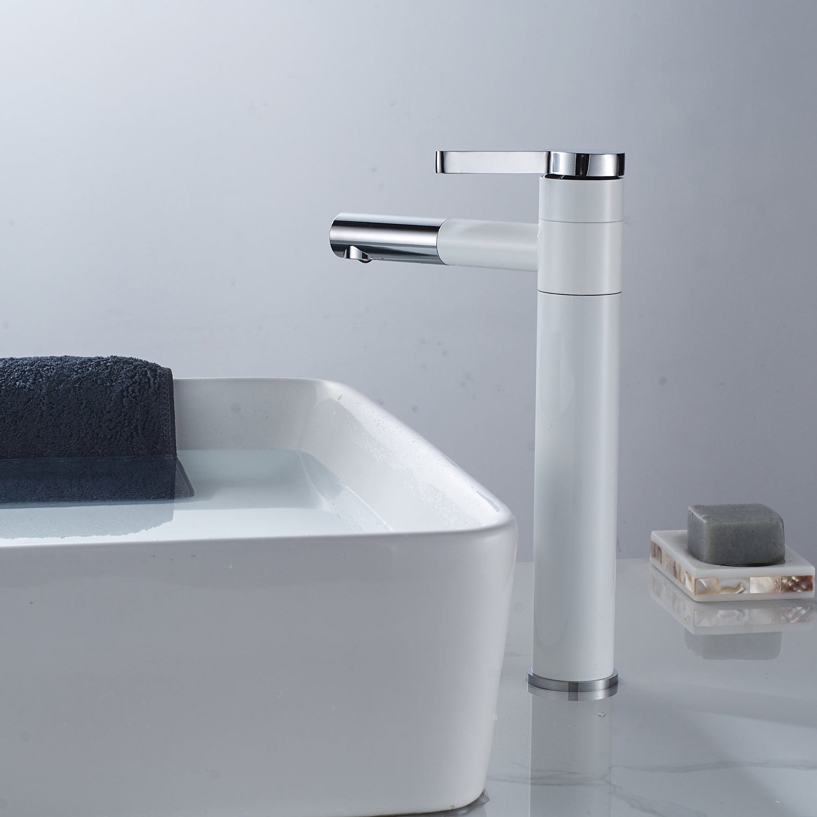 Baterie lavoar, din alama cu montare in blat, alb si cromat, cod 1295