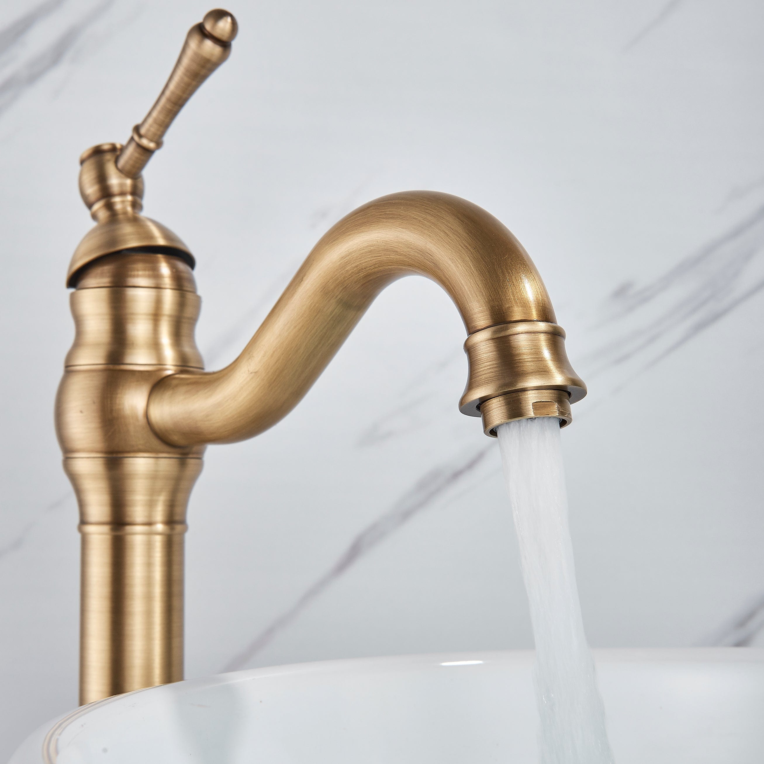 Baterie lavoar retro Groben Nose , montare pe blat, pipa flexibila 360 de grade, aurie antichizata, cod 1342