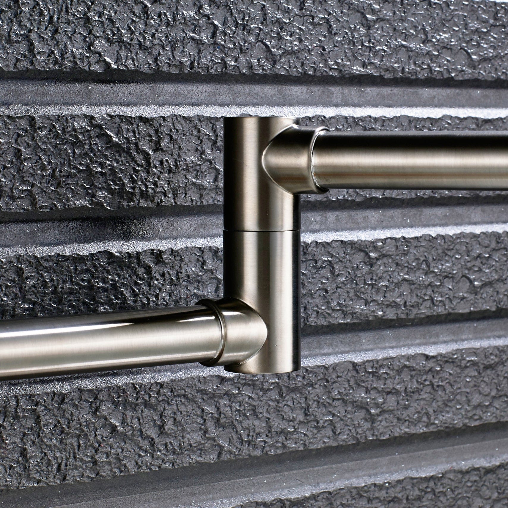 Baterie pentru aragaz din otel masiv, cu montare pe perete si cu brat pliabil, arginitiu nichelat (semilucios), cod 1299