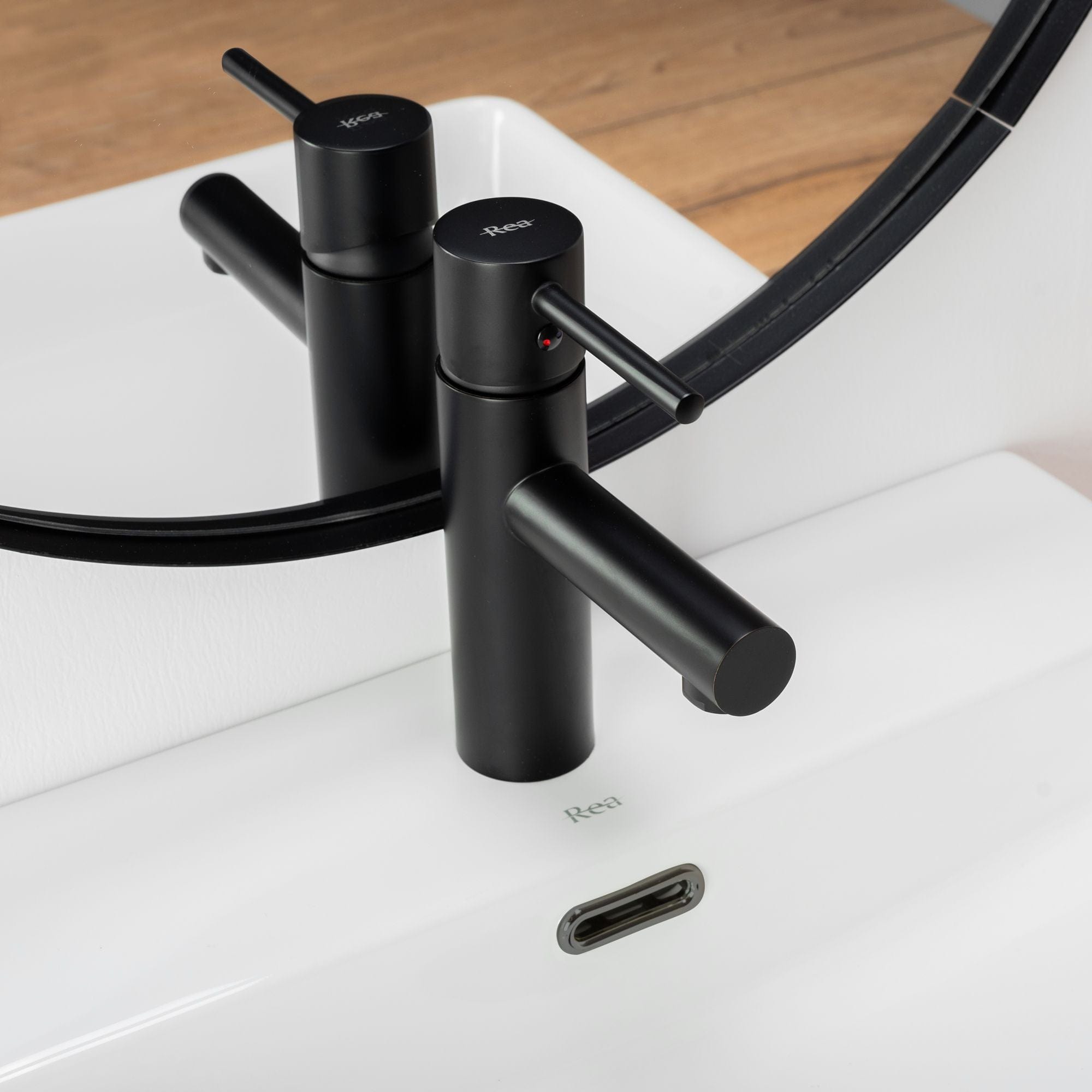 Baterie pentru lavoar Rea Tess Low, negru mat