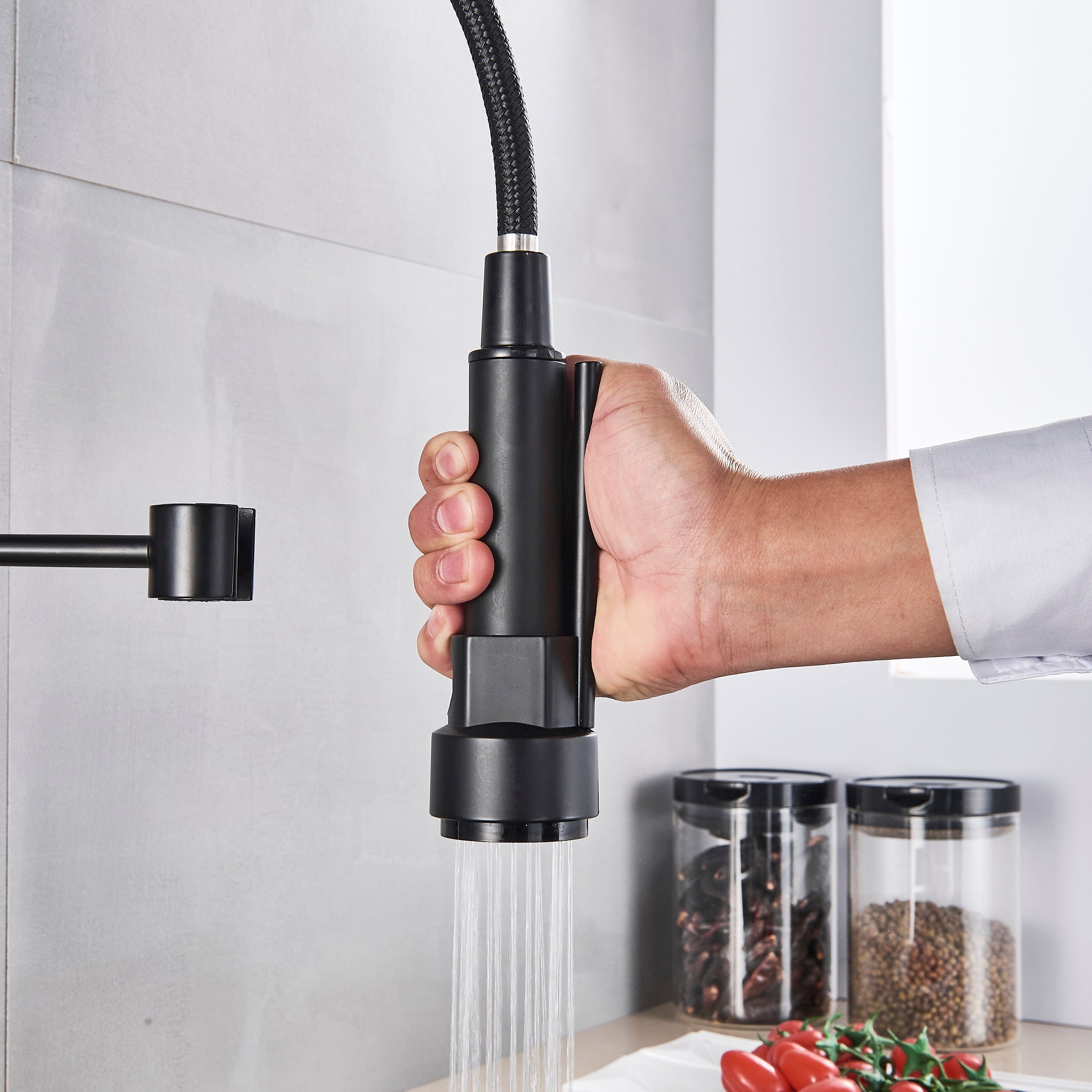 Baterie profesionala cu dus detasabil si 2 functii de curgere a apei, negru mat, cod 1209