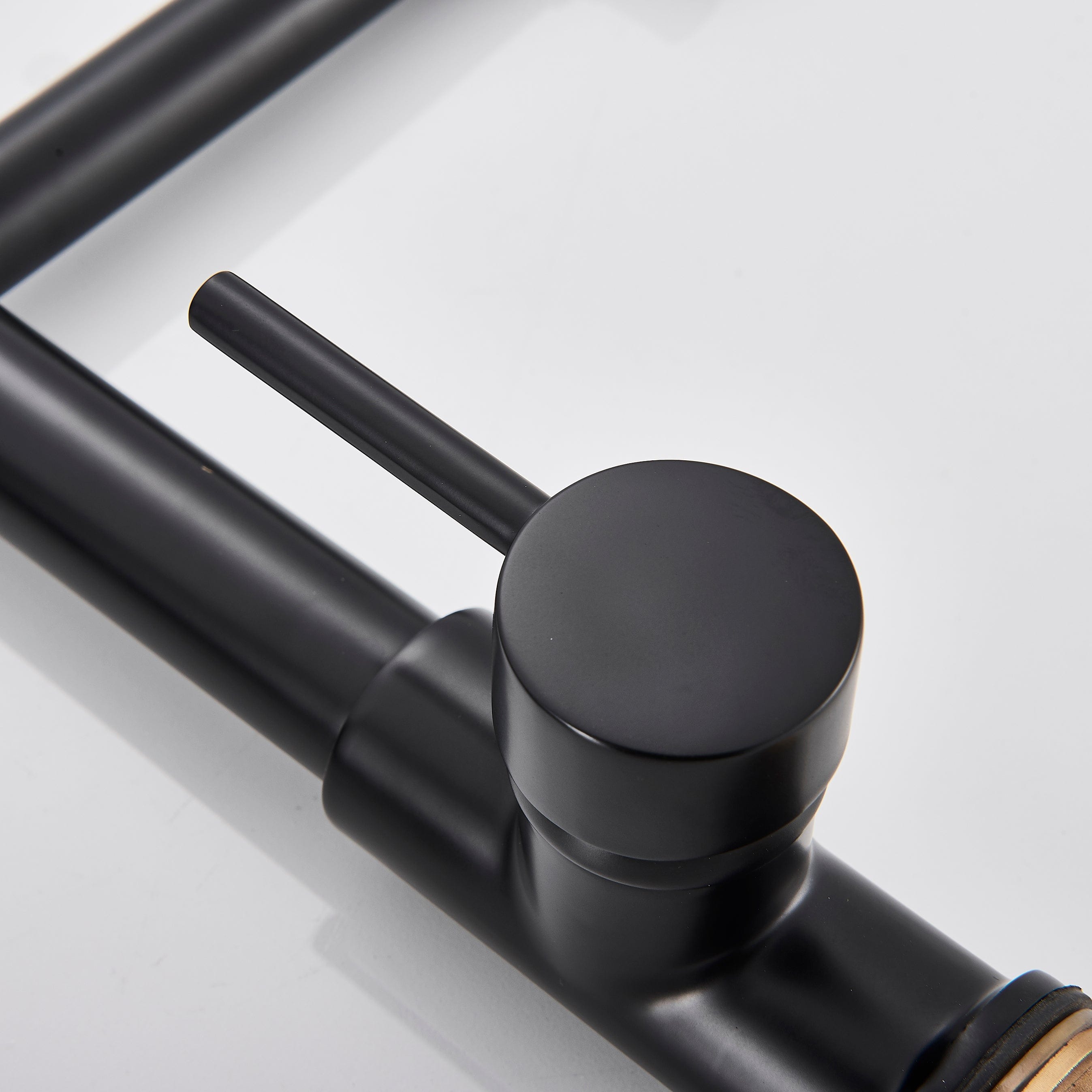 Baterie profesionala cu dus detasabil si 2 functii de curgere a apei, negru mat, cod 1209