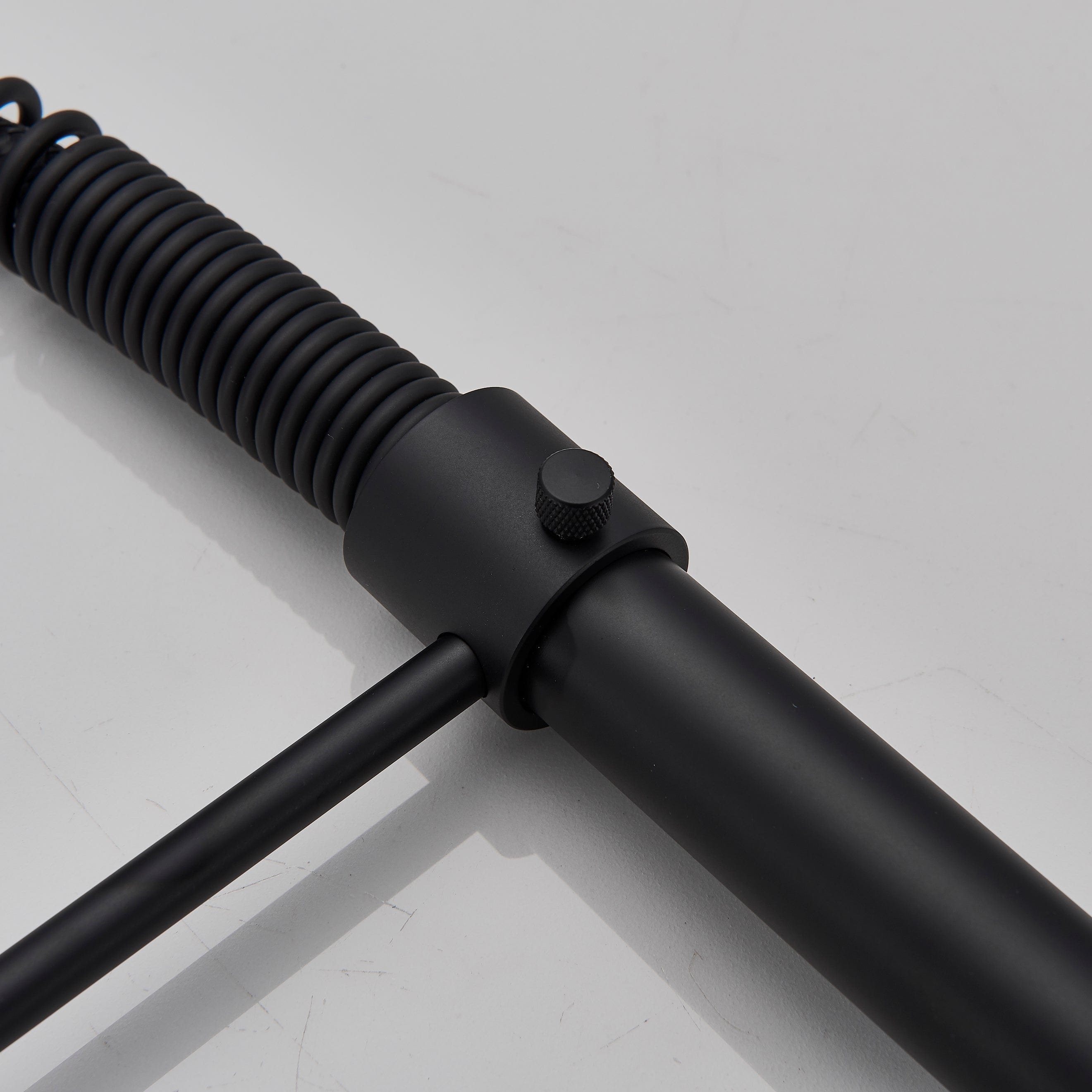 Baterie profesionala de bucatarie, cu dus flexibil, 2 functii de curgere, negru mat, cod 1335