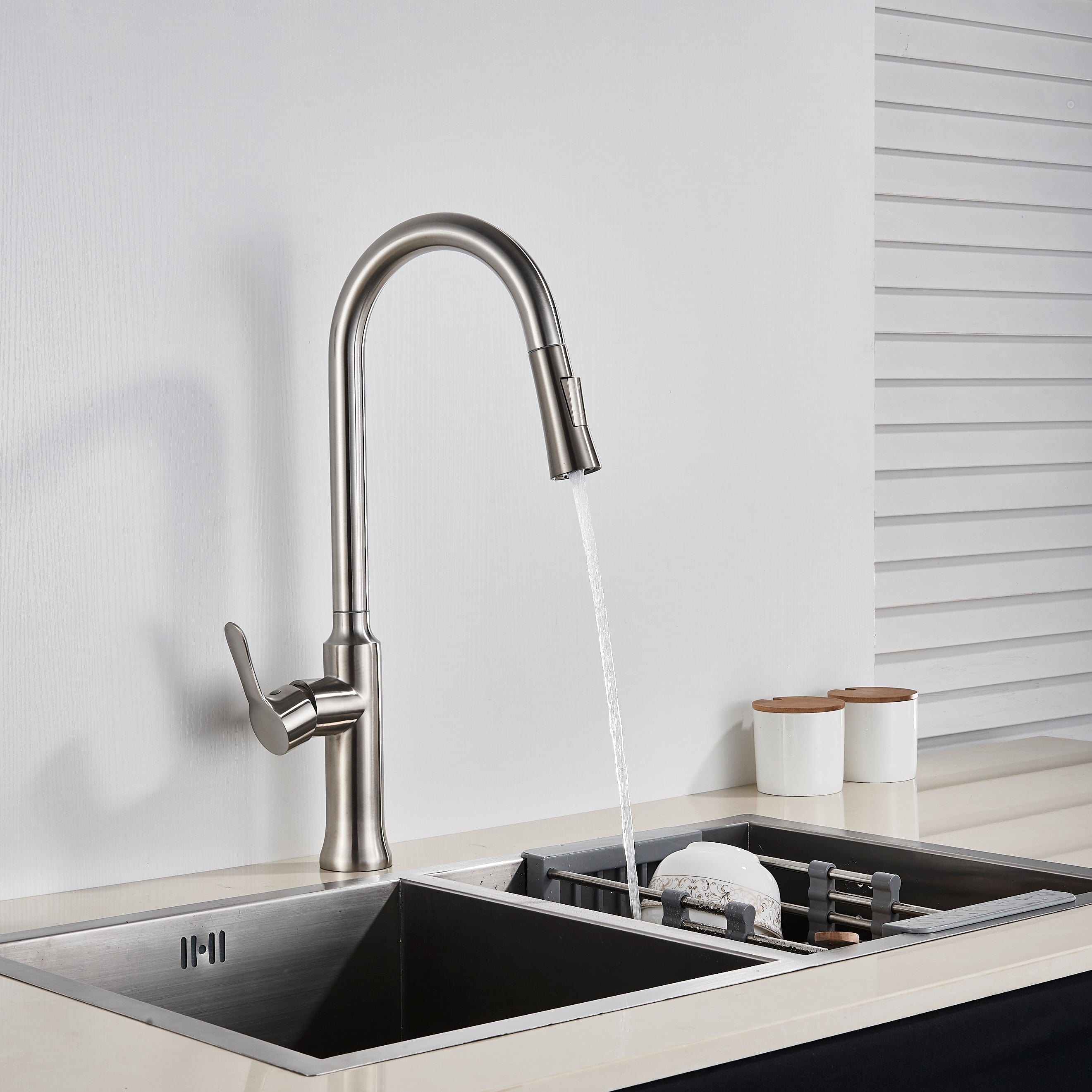 Baterie profesionala pentru bucatarie Herlich Chrome, cu 2 functii de curgere, dus extractibil, senzor tactil de pornire/oprire, argintiu nichelat, cod 1393