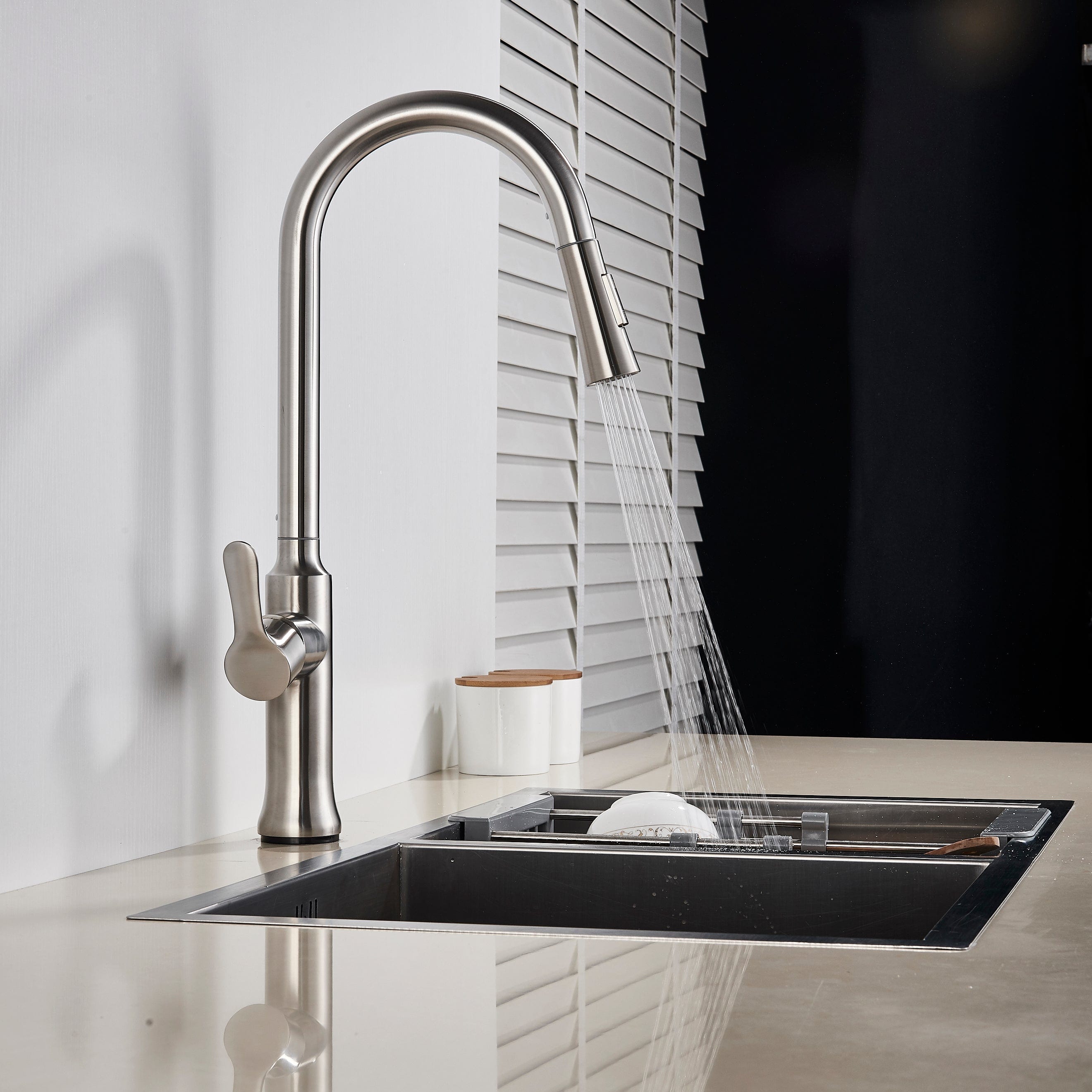 Baterie profesionala pentru bucatarie Herlich Chrome, cu 2 functii de curgere, dus extractibil, senzor tactil de pornire/oprire, argintiu nichelat, cod 1393