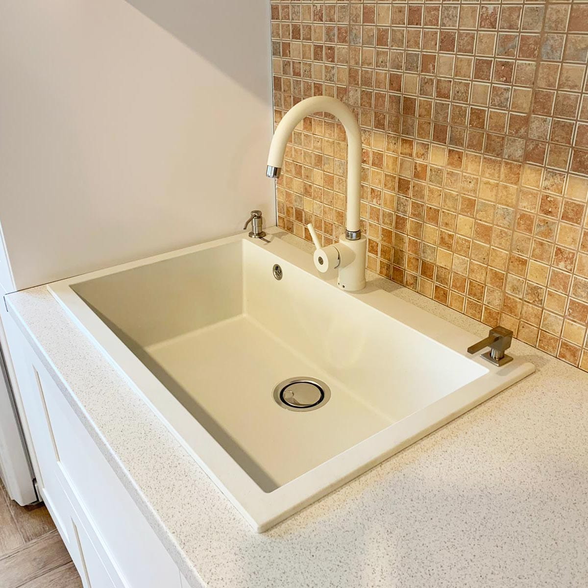Chiuveta bucatarie granit Alba Galbui / Jasmine + accesorii montaj, 760x500x200 mm, cod 6048