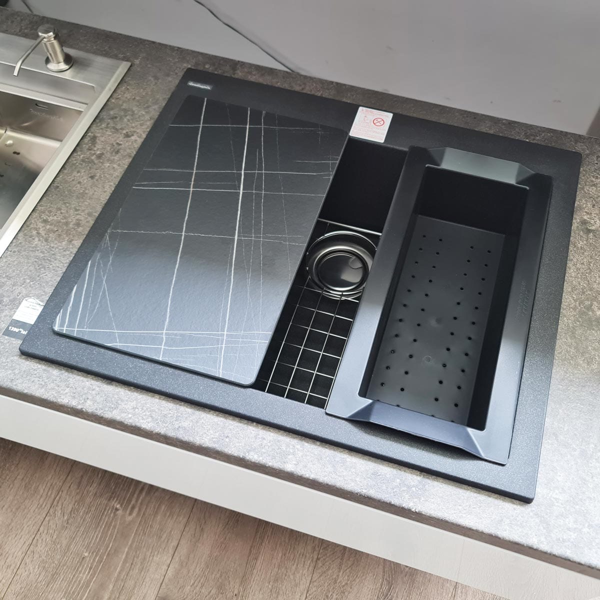 Chiuveta bucatarie granit CookingAid Cube ON6010 Neagra + accesorii montaj, 600x510x200 mm