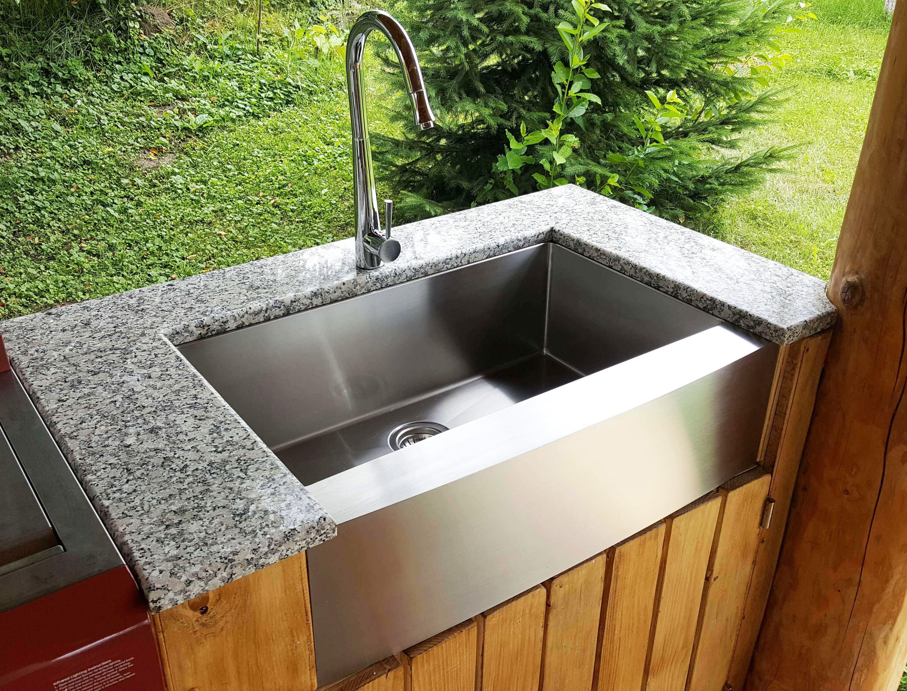 Chiuveta bucatarie inox cu front vizibil CookingAid FARMHOUSE Apron Large Workstation cu scurgator, gratar rulabil inox, dozator sapun, tocator si accesorii montaj, 838*530*254 mm