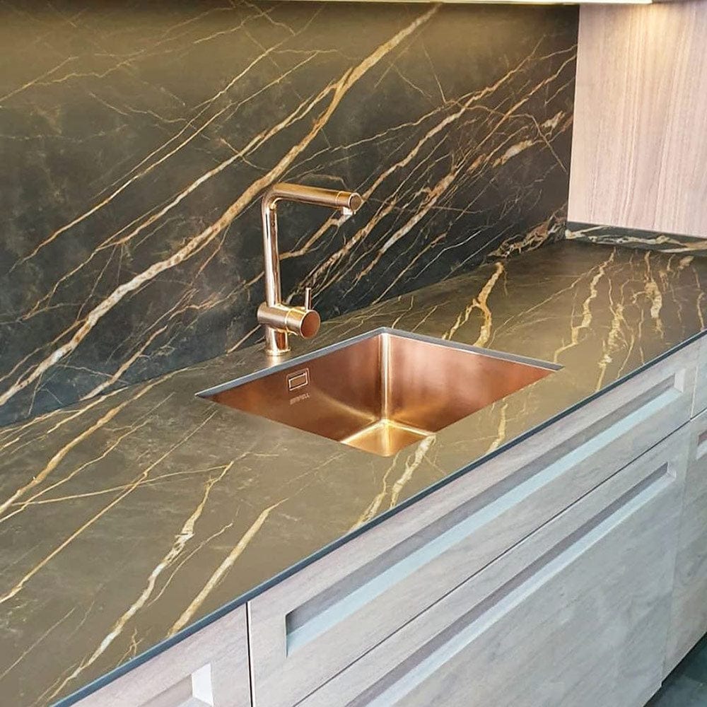 Chiuveta bucatarie inox cu strat PVD ceramic culoare cupru cu montaj pe/sub blat + accesorii montaj, 550x450x200 mm, cod 6067