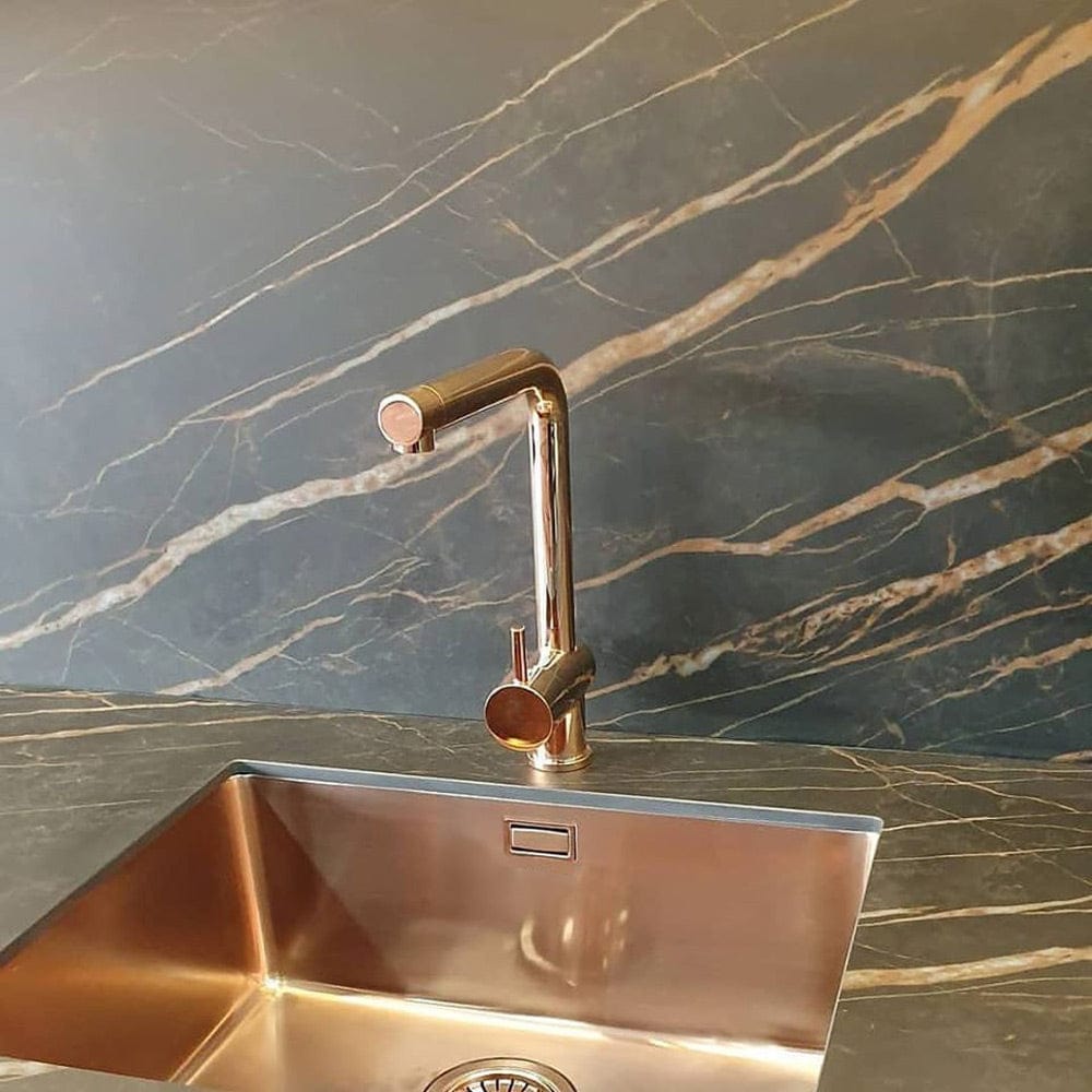 Chiuveta bucatarie inox cu strat PVD ceramic culoare cupru cu montaj pe/sub blat + accesorii montaj, 550x450x200 mm, cod 6067