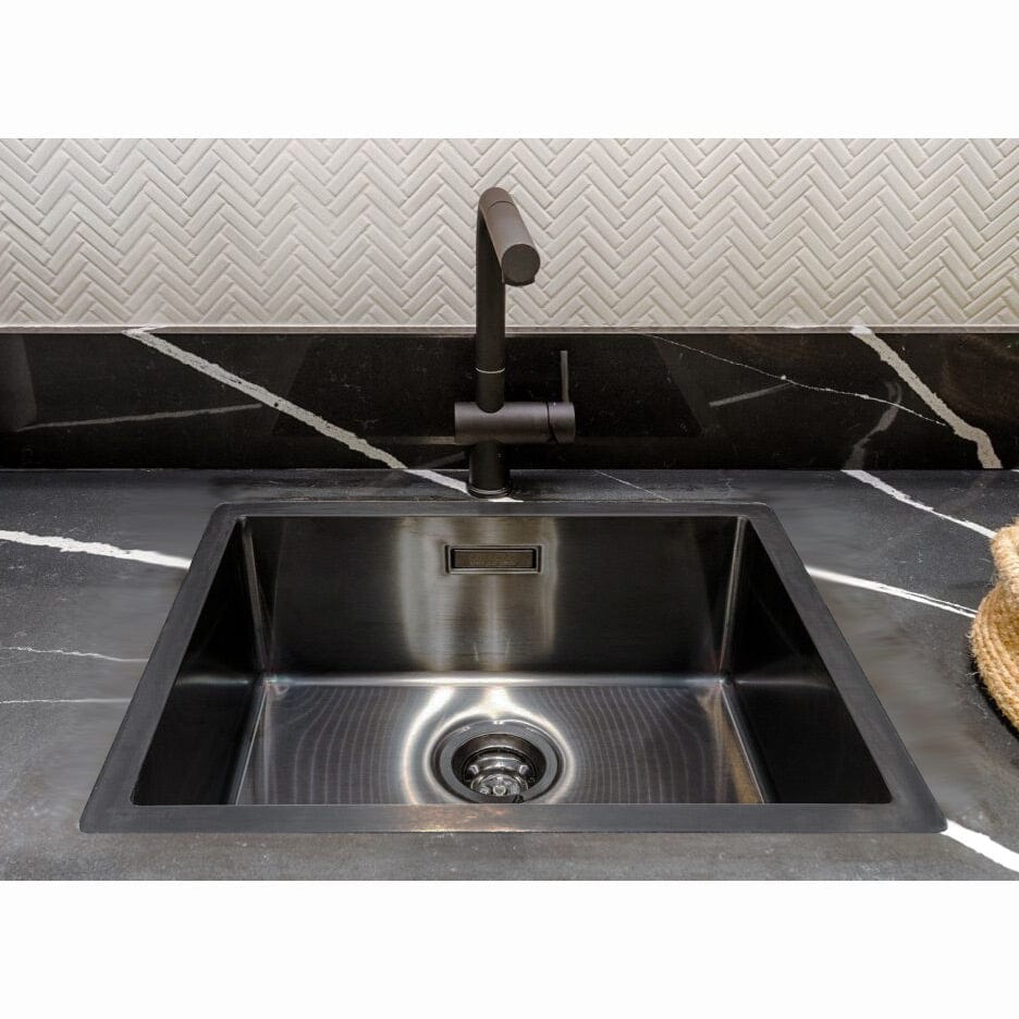 Chiuveta bucatarie inox cu strat PVD ceramic culoare gri inchis / negru cu montaj pe/sub blat + accesorii montaj, 550x450x200 mm, cod 6066