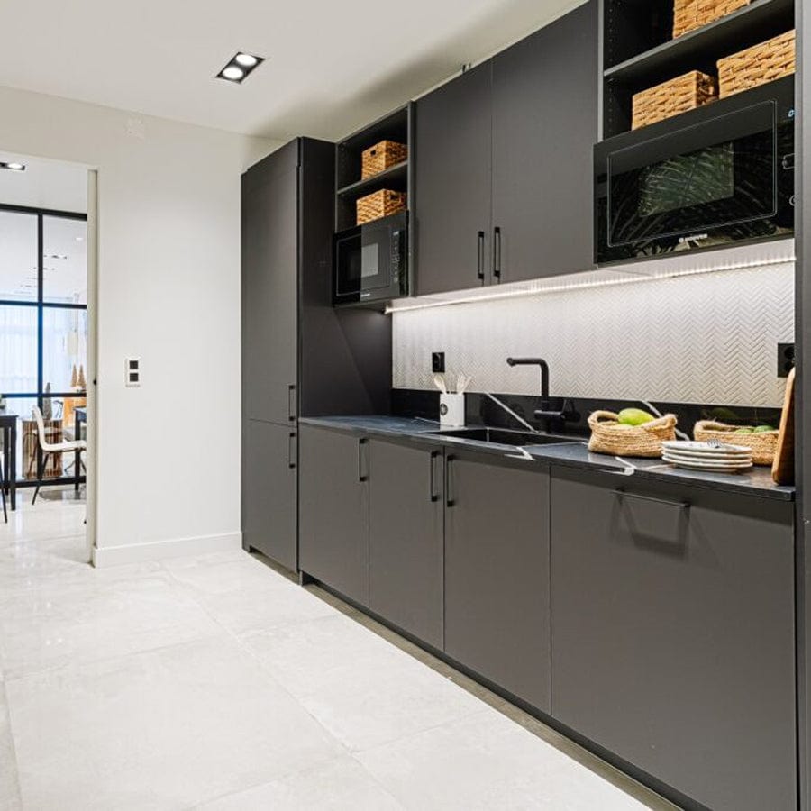 Chiuveta bucatarie inox cu strat PVD ceramic culoare gri inchis / negru cu montaj pe/sub blat + accesorii montaj, 550x450x200 mm, cod 6066