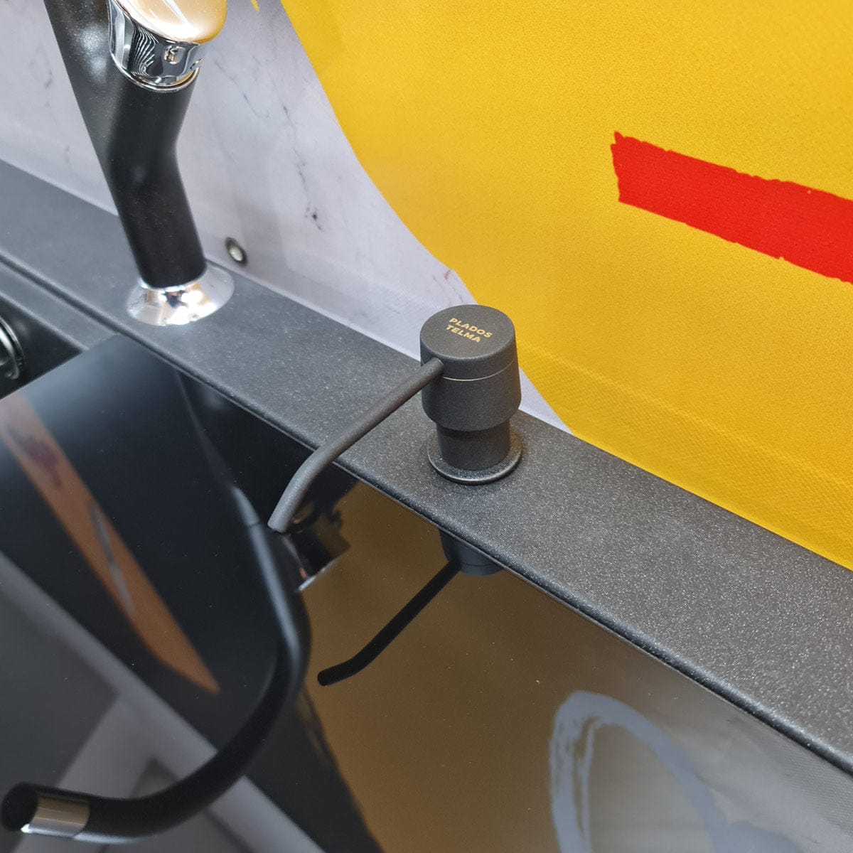 Dozator Sapun Negru Metalic Full cu particule Titanium si recipient din ABS, cod:6020