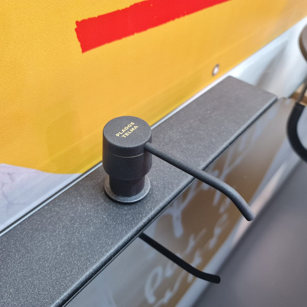 Dozator Sapun Negru Metalic Full cu particule Titanium si recipient din ABS, cod:6020