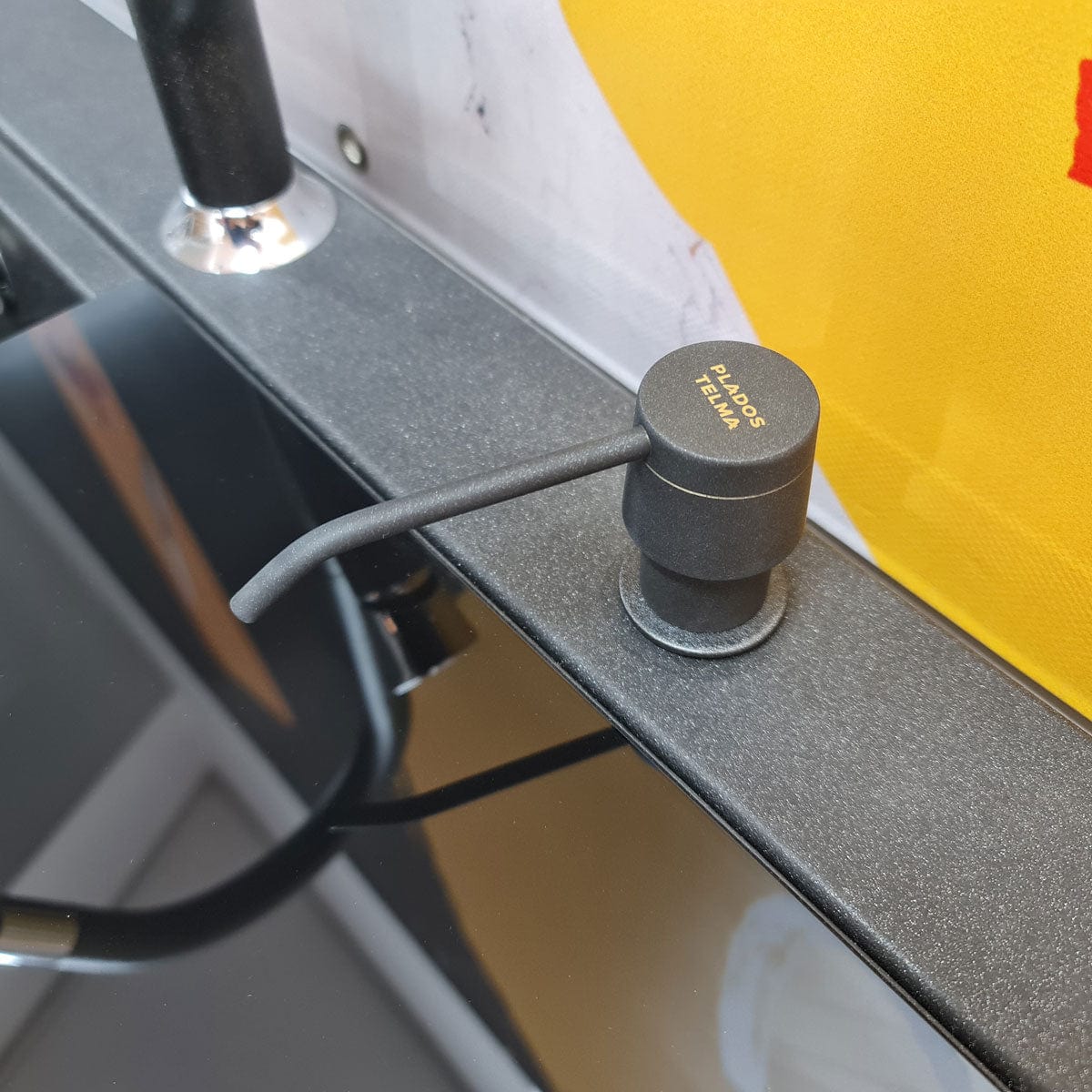 Dozator Sapun Negru Metalic Full cu particule Titanium si recipient din ABS, cod:6020