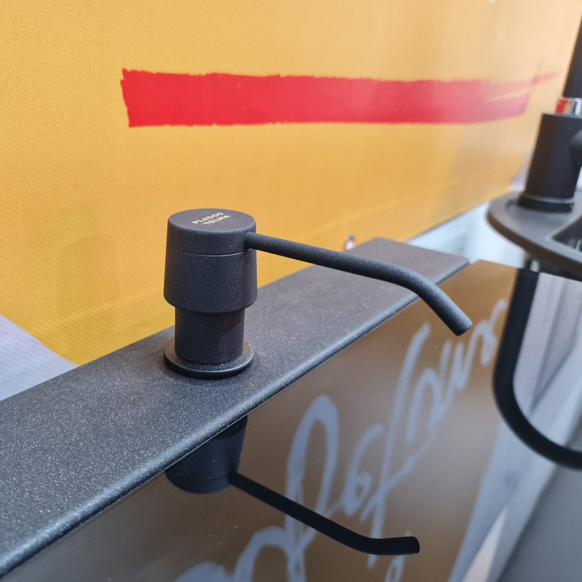 Dozator Sapun Negru Metalic Full cu particule Titanium si recipient din ABS, cod:6020