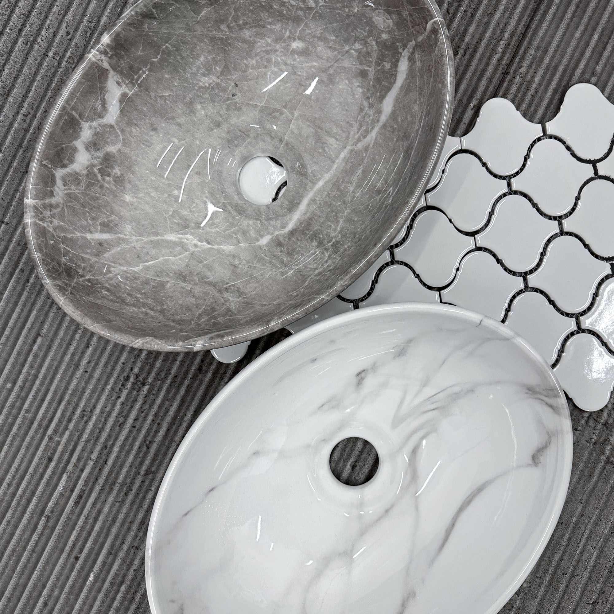 Lavoar baie pe blat oval 35 cm ceramic imitație piatră gri lucios – Rea Sofia Mini Grigio