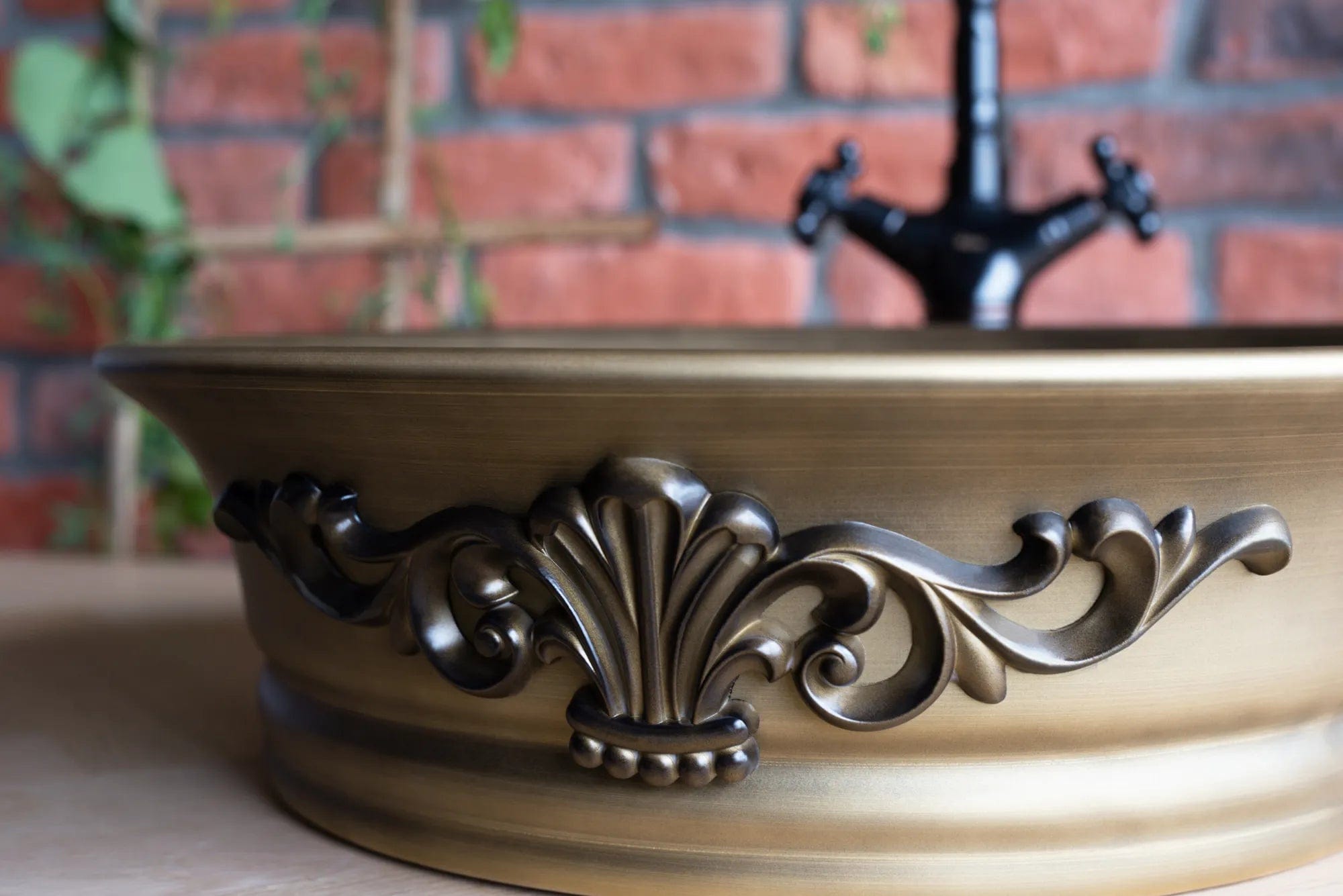 Lavoar ceramic pe blat Rea Betty, 43.5 cm, cupru