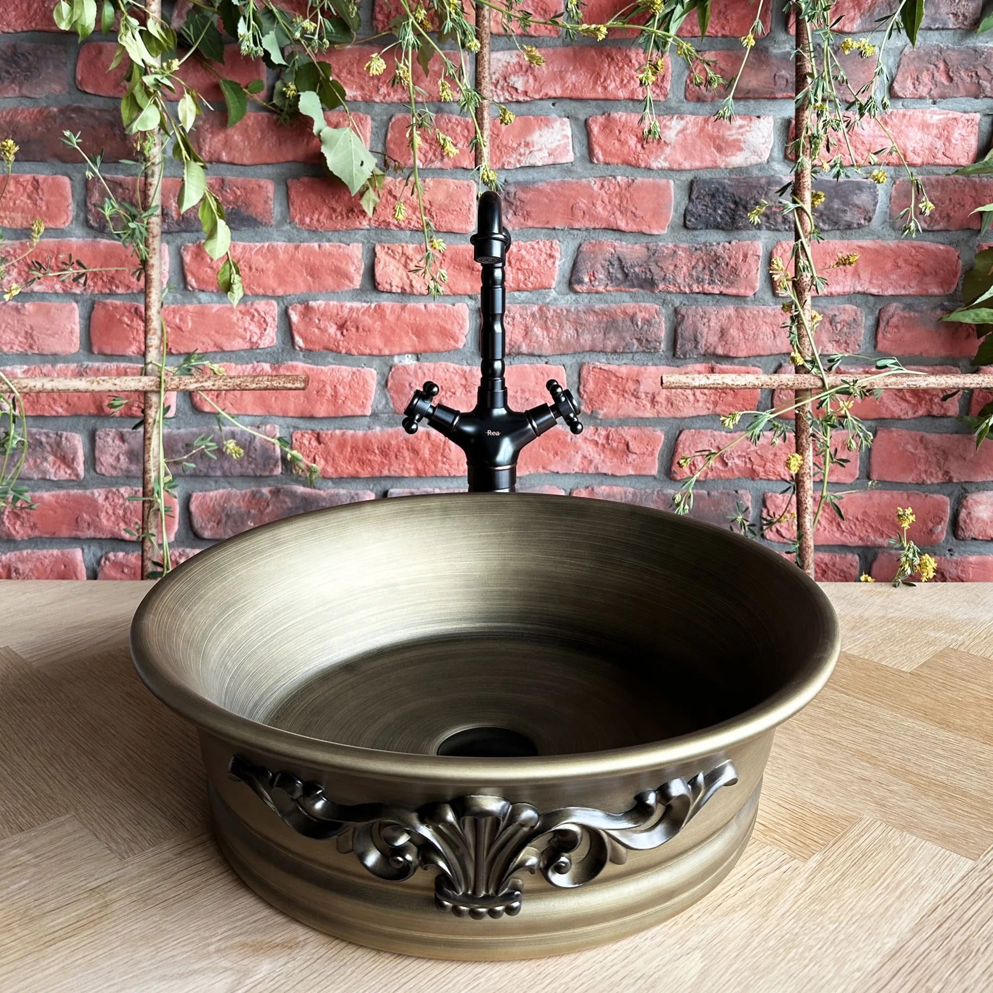 Lavoar ceramic pe blat Rea Betty, 43.5 cm, cupru