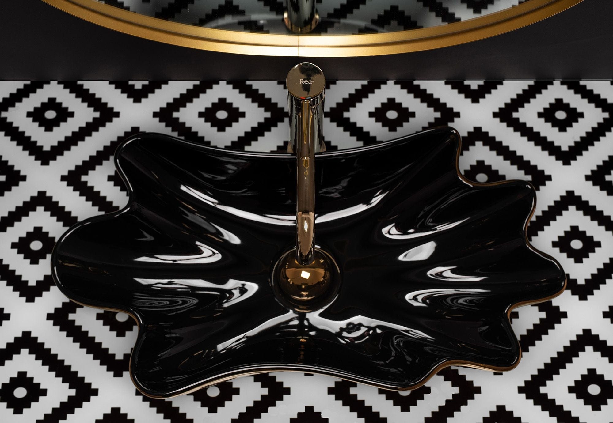 Lavoar ceramic pe blat Rea Sea Black, 62 cm, auriu/negru