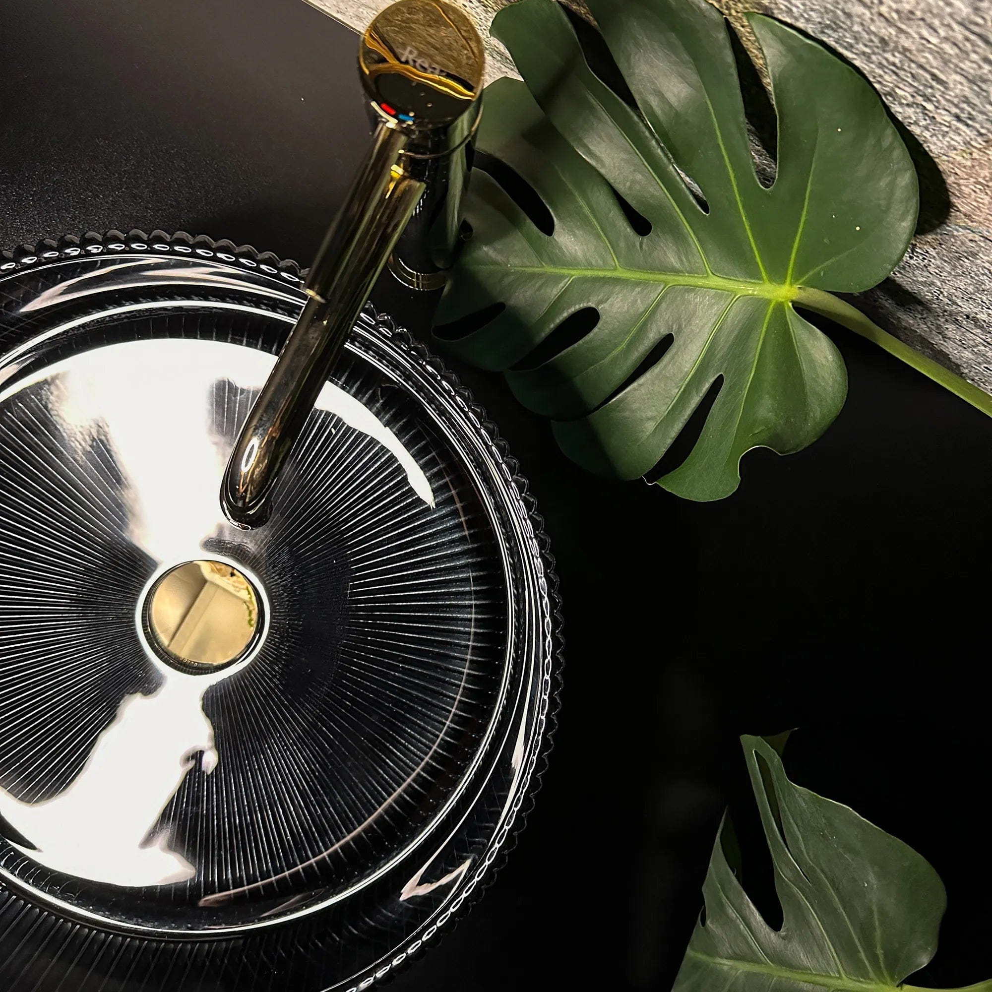 Lavoar din sticla pe blat Rea Ingrid, 39.5 cm, negru