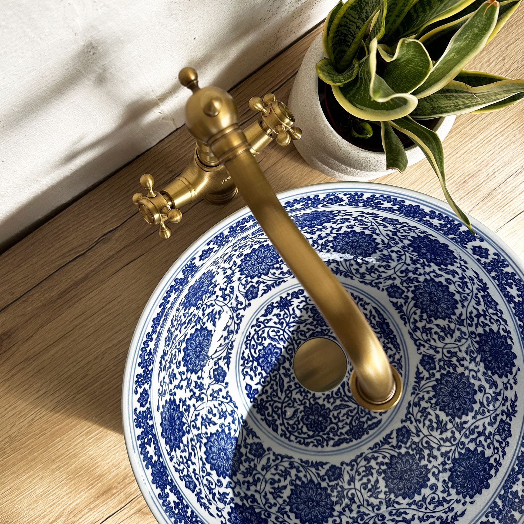 Lavoar pe blat ceramic Rea Bella, latime de 41.5 cm, albastru