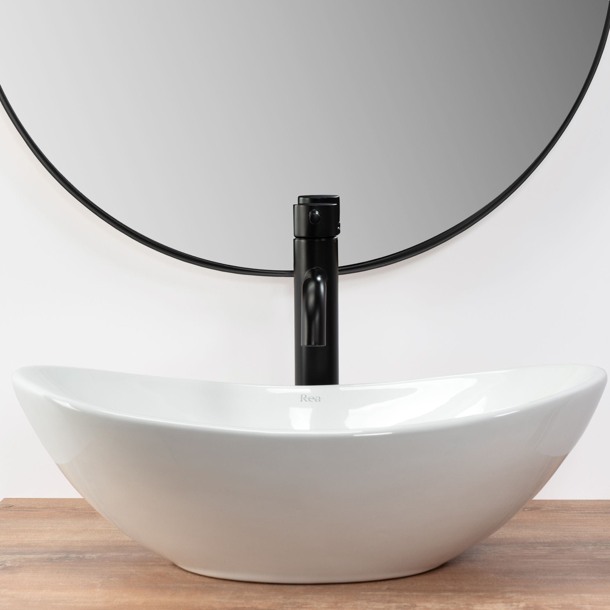 Lavoar pe blat ceramic Rea Royal Mini White  , latime de 31  cm,  alb/negru