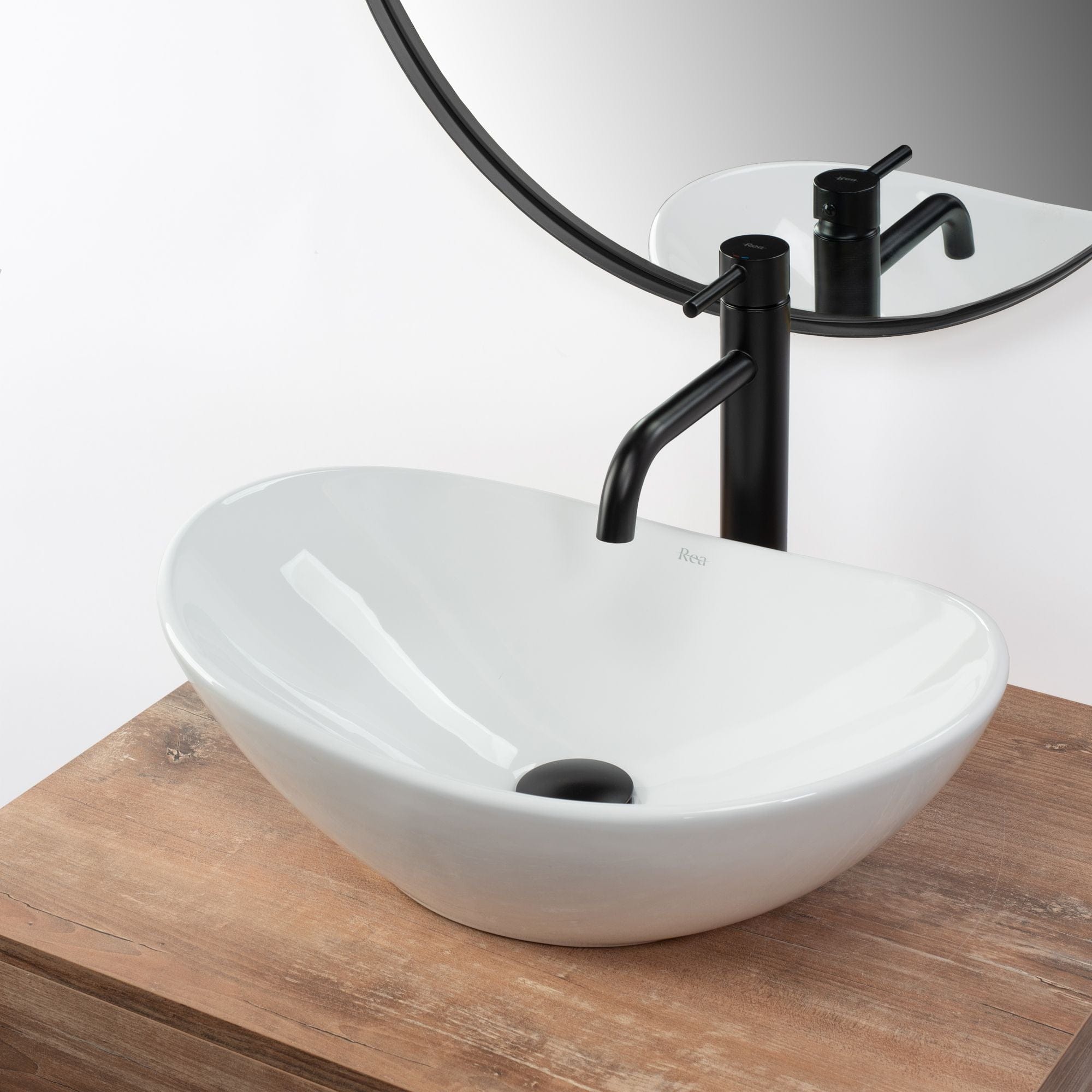 Lavoar pe blat ceramic Rea Royal Mini White  , latime de 31  cm,  alb/negru