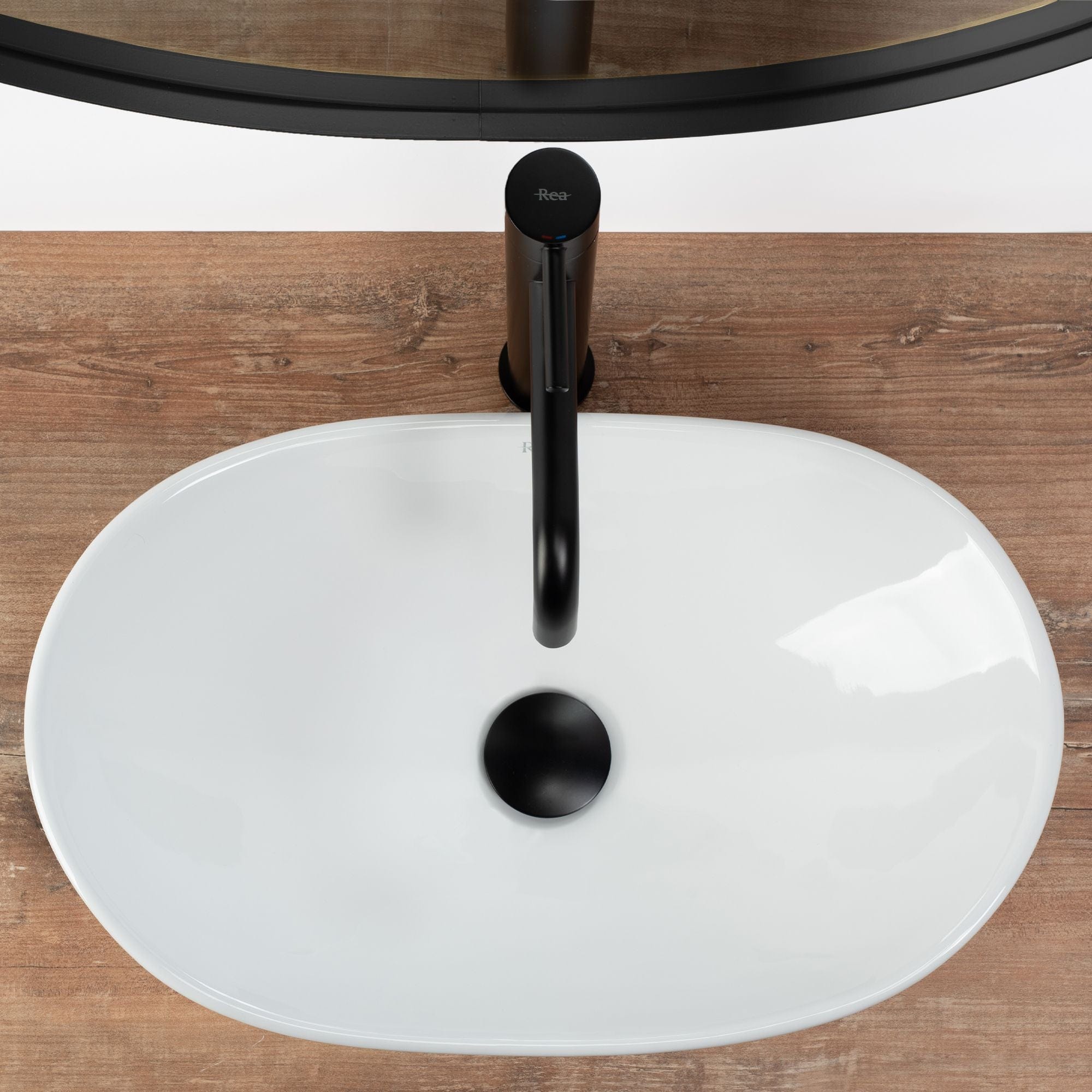 Lavoar pe blat ceramic Rea Royal Mini White  , latime de 31  cm,  alb/negru