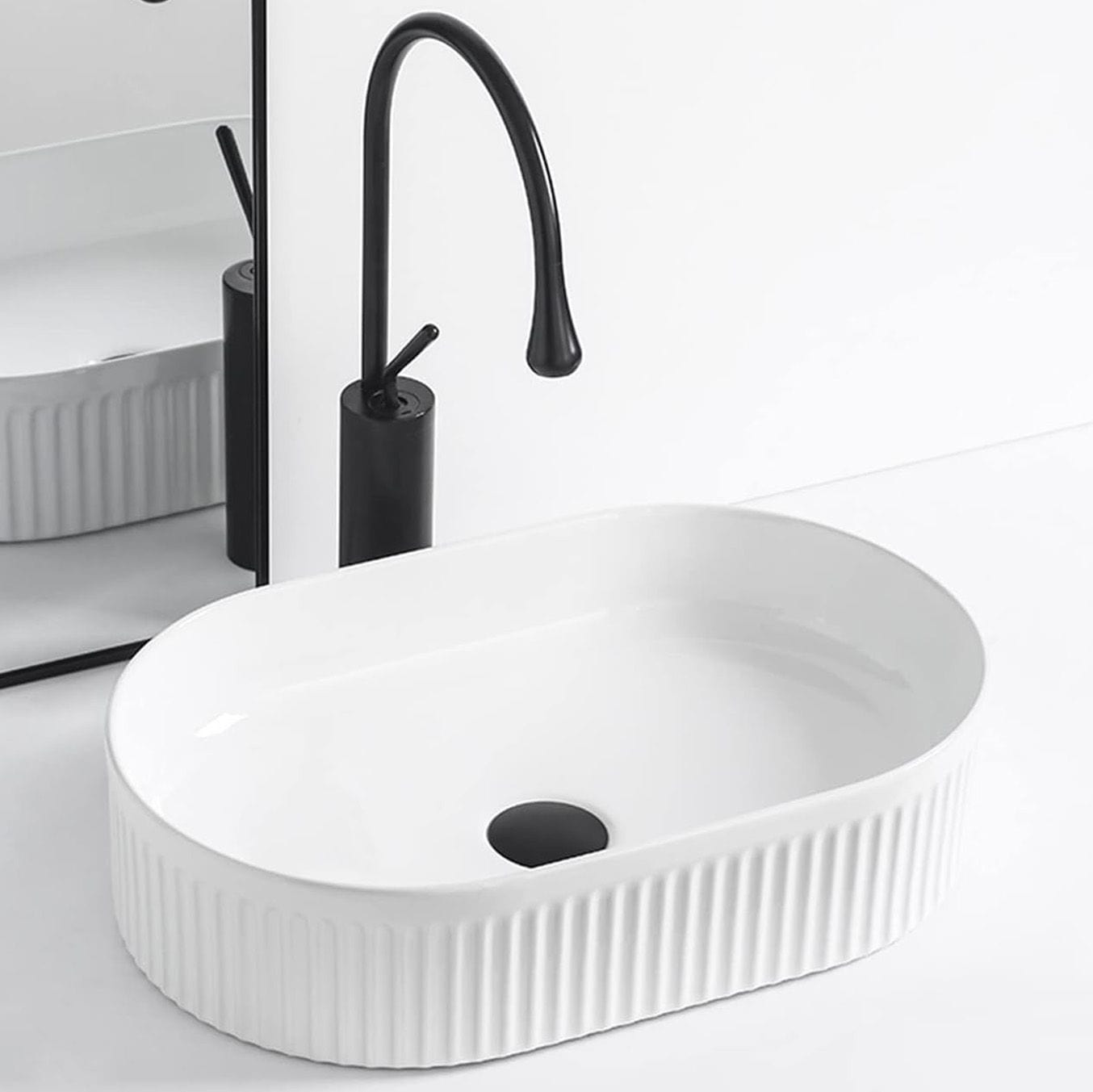 Lavoar pe blat ceramic Rea Vanda , latime de 31 cm, alb