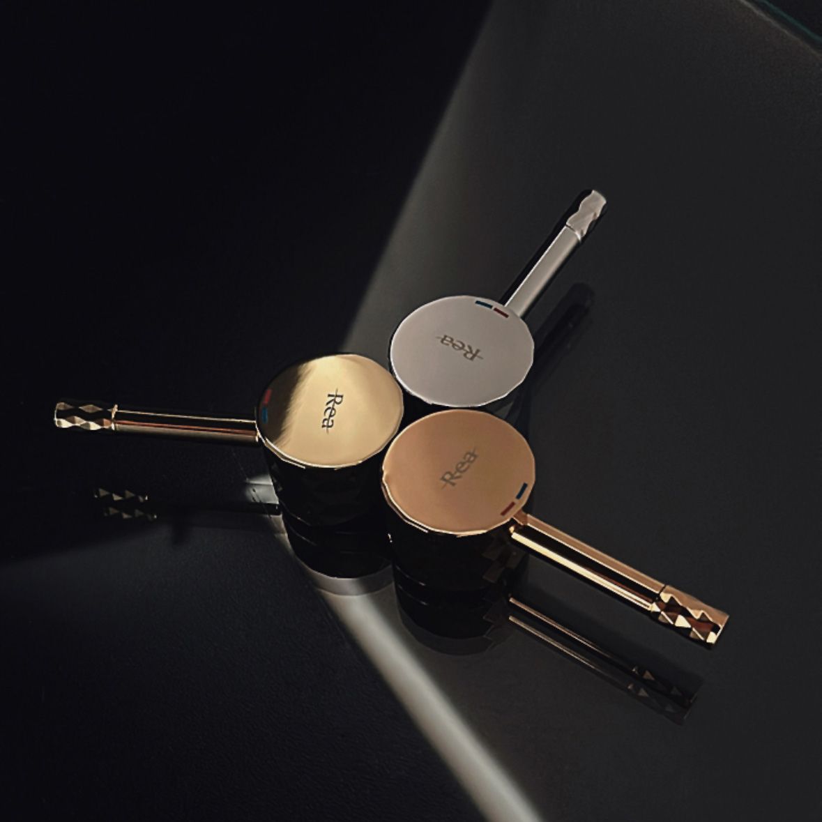 Robinet tip dus intim pentru bideu sau wc Rea Lungo Loop Diamond, argintiu lucios