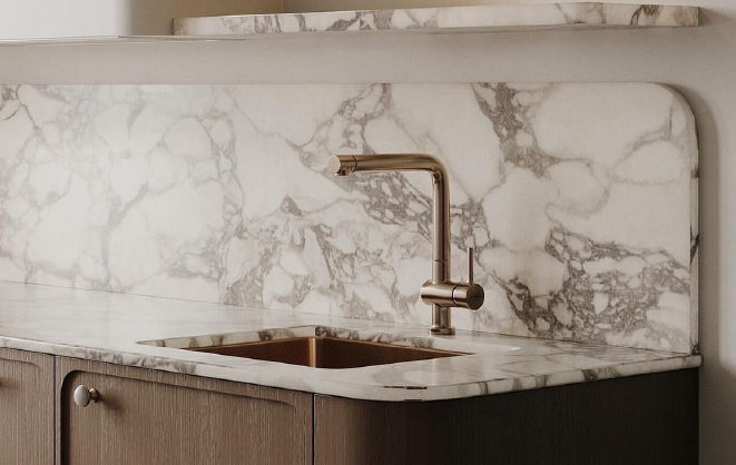 Cu ce se curăță chiuveta în funcție de material. Soluții simple și eficiente.