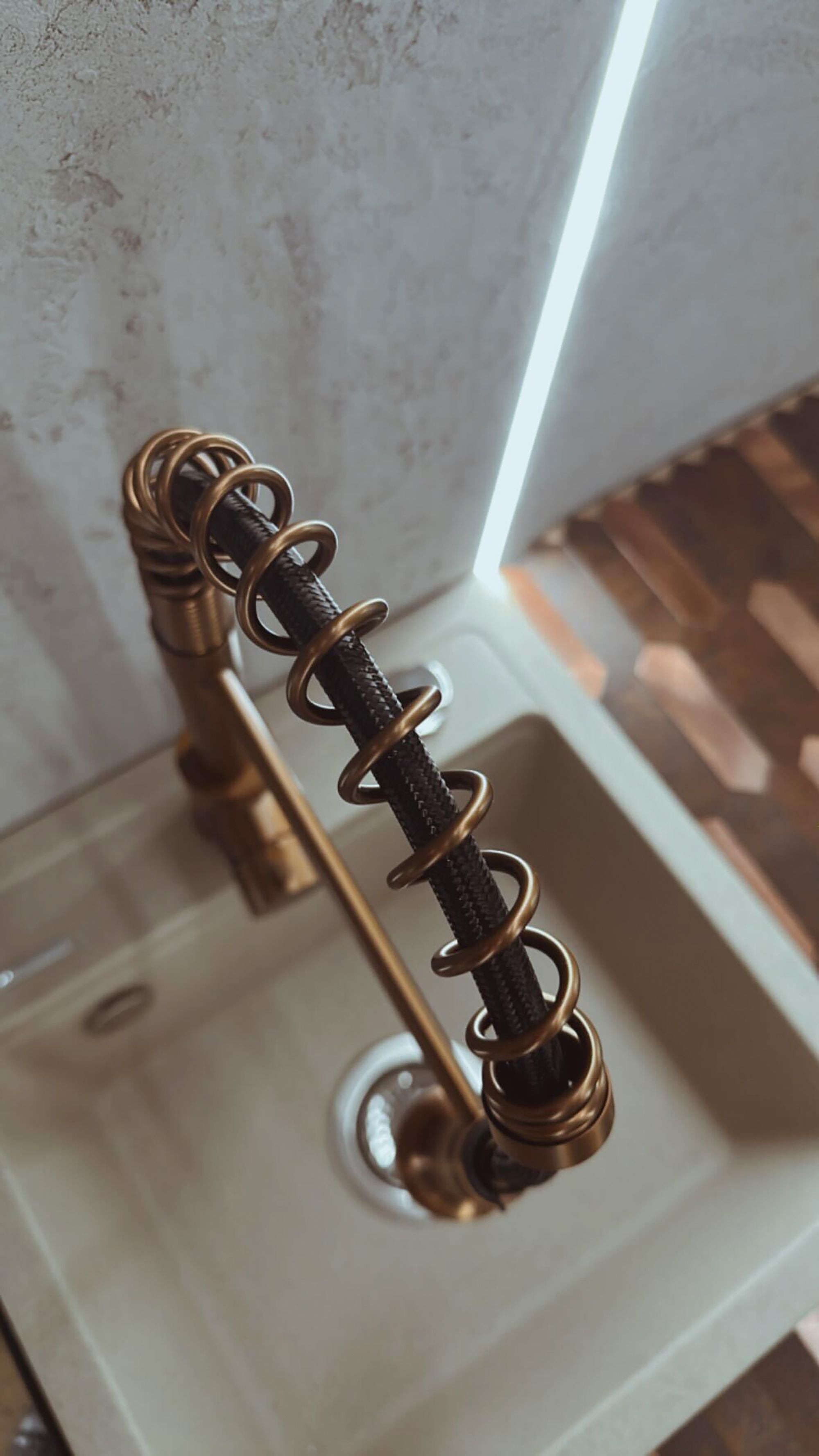 Baterie bucatarie Rea Colin, cu dus flexibil, 2 functii de curgere, cupru periat